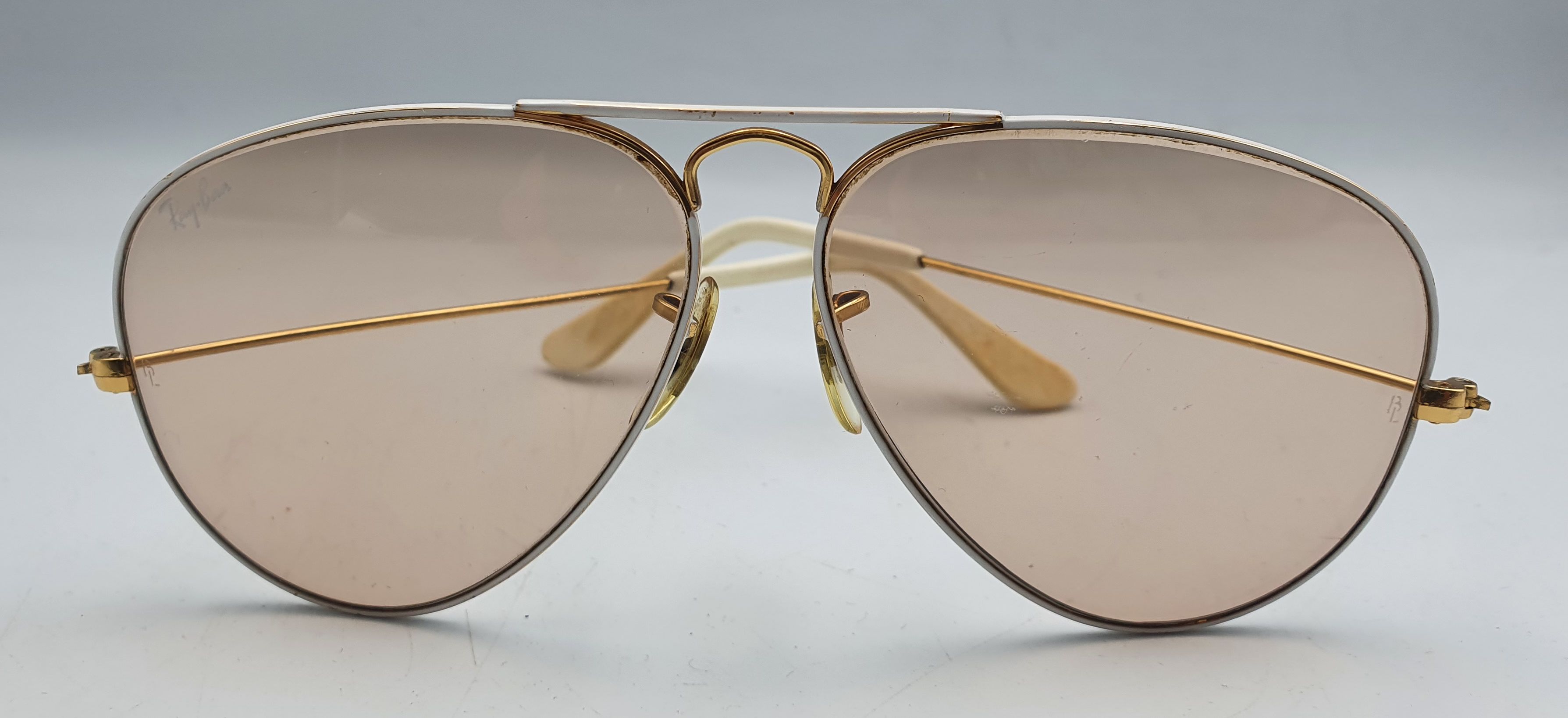 293 · A PAIR OF VINTAGE RAY BAN AVIATOR SUNGLASSES