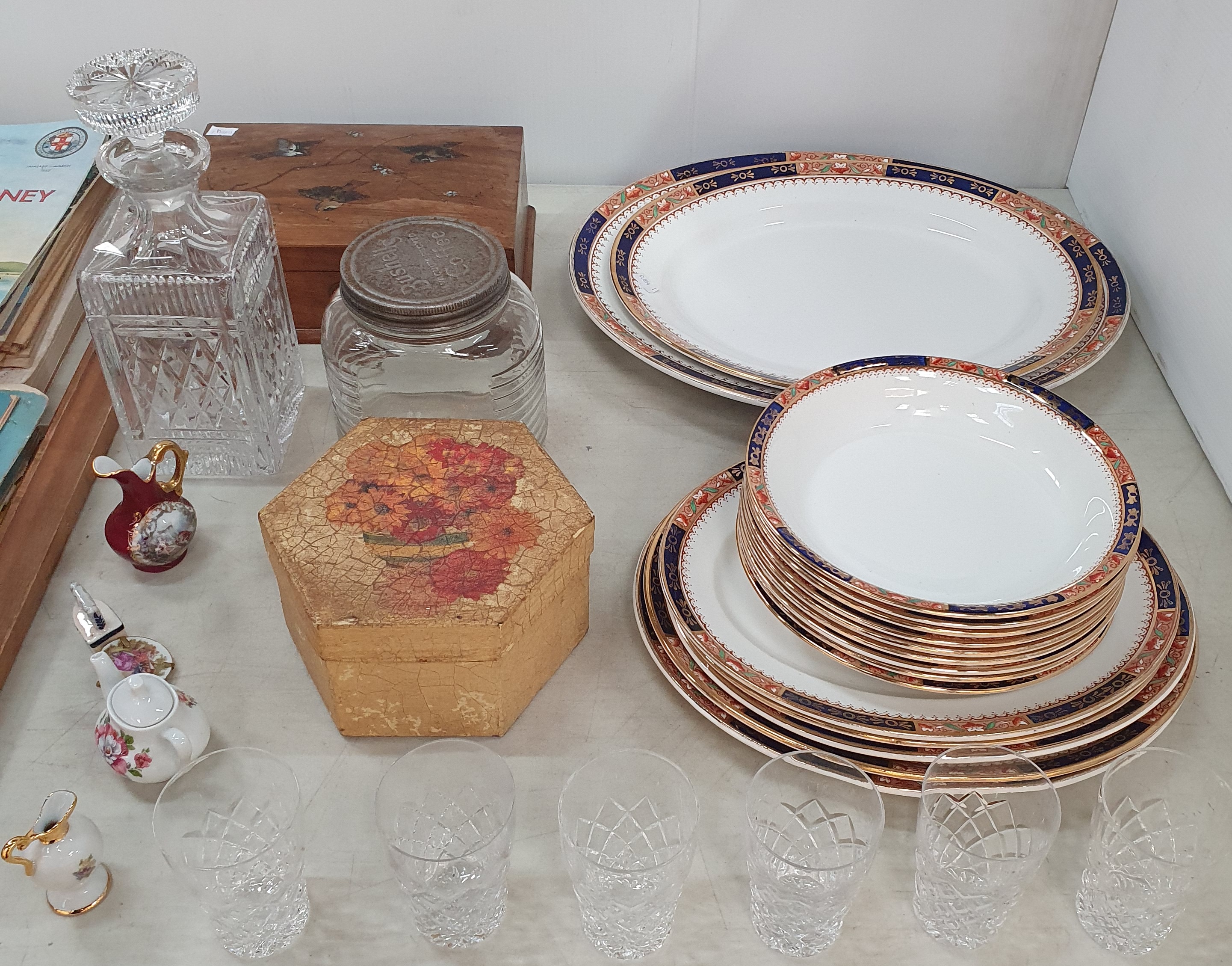 23 · A GROUP OF VARIOUS ITEMS