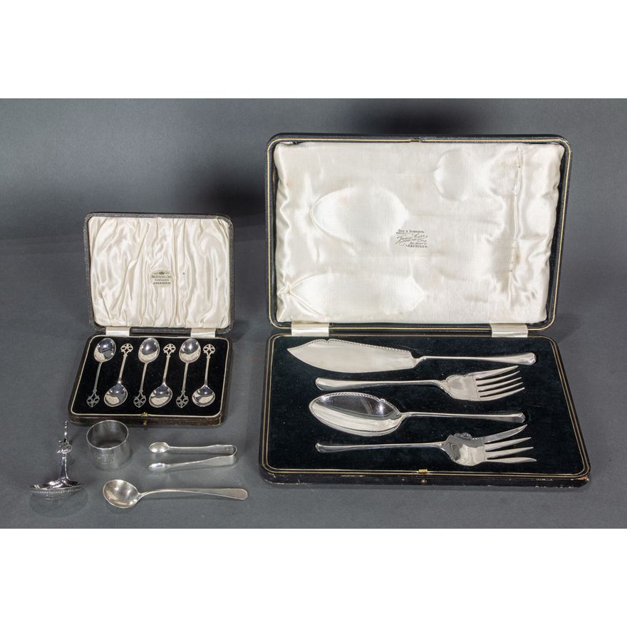 English cased set of sterling five o'clock spoons with fleur-de-lis handles