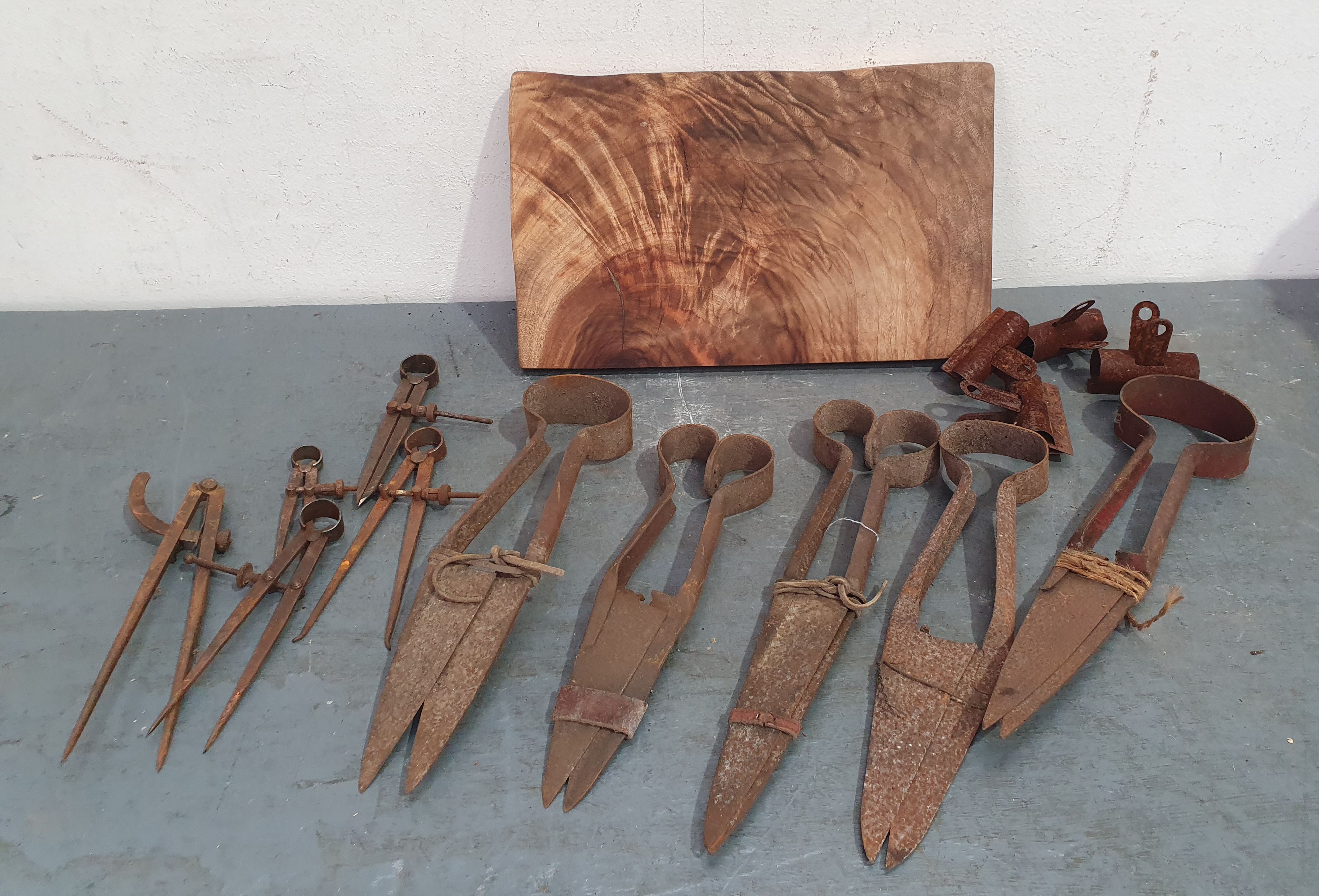 1257 · A GROUP OF RUSTIC SHEERS