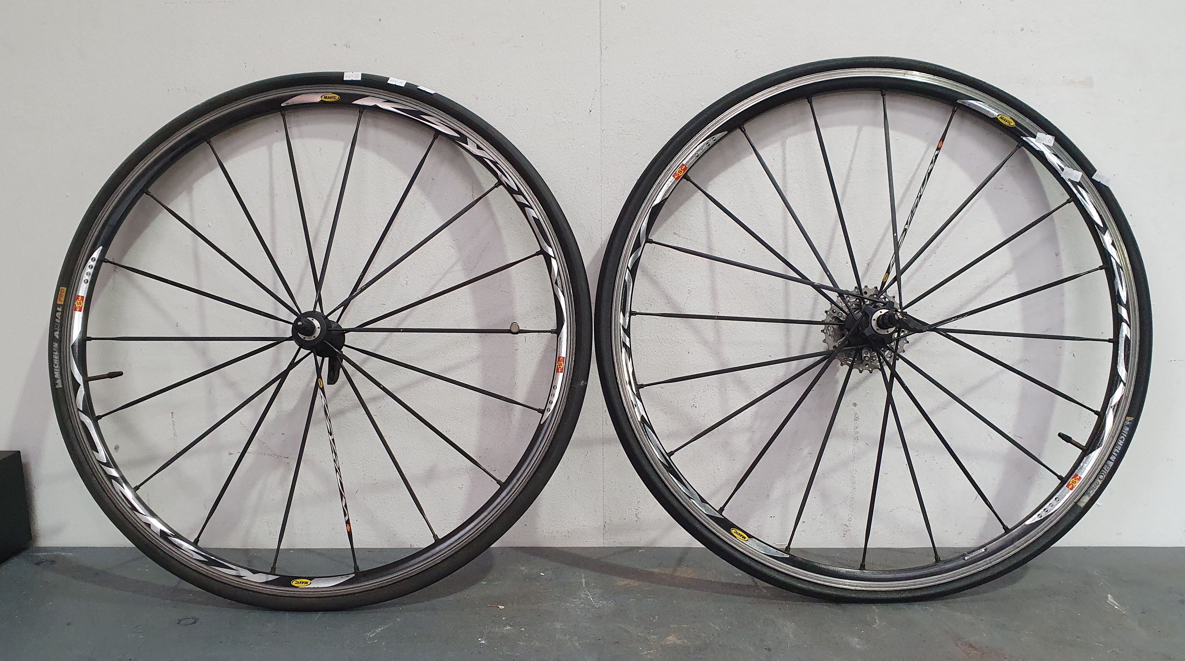 1095 · TWO MAVRIX WHEELS