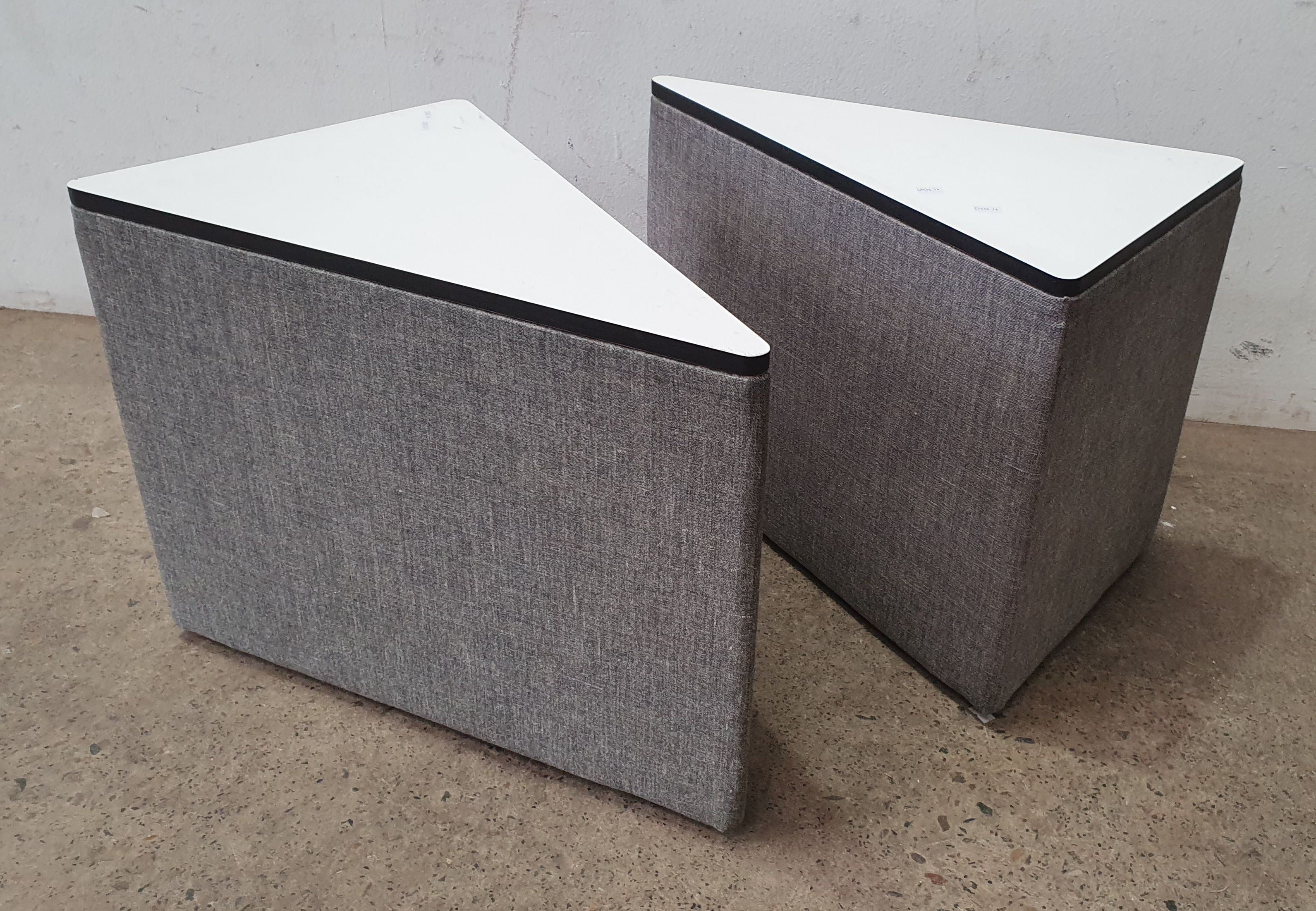 2323 · A PAIR OF NORVANIVEL TRIANGULAR MODULAR SIDE TABLES