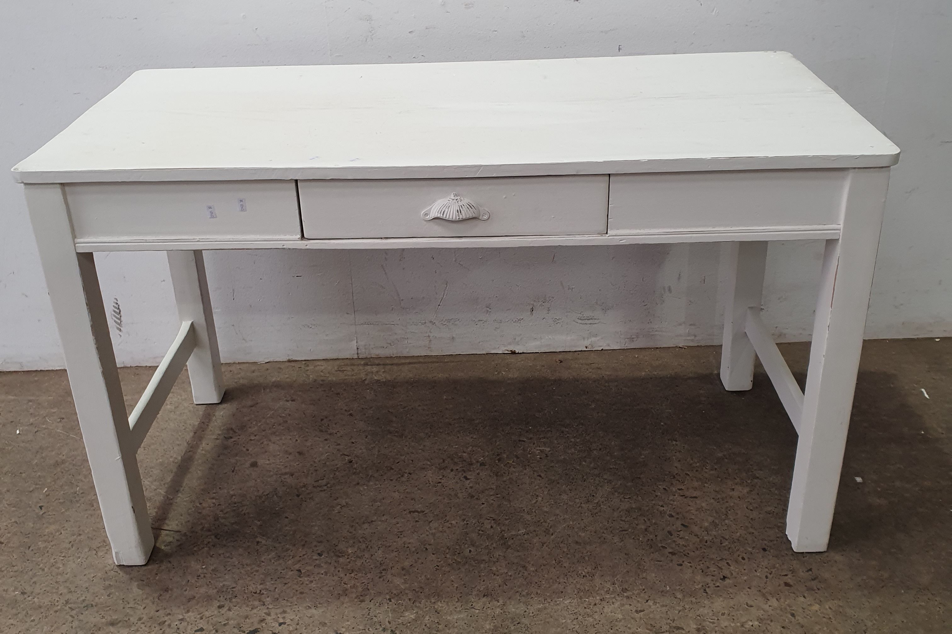 2114 · A WHITE PAINTED HALL TABLE
