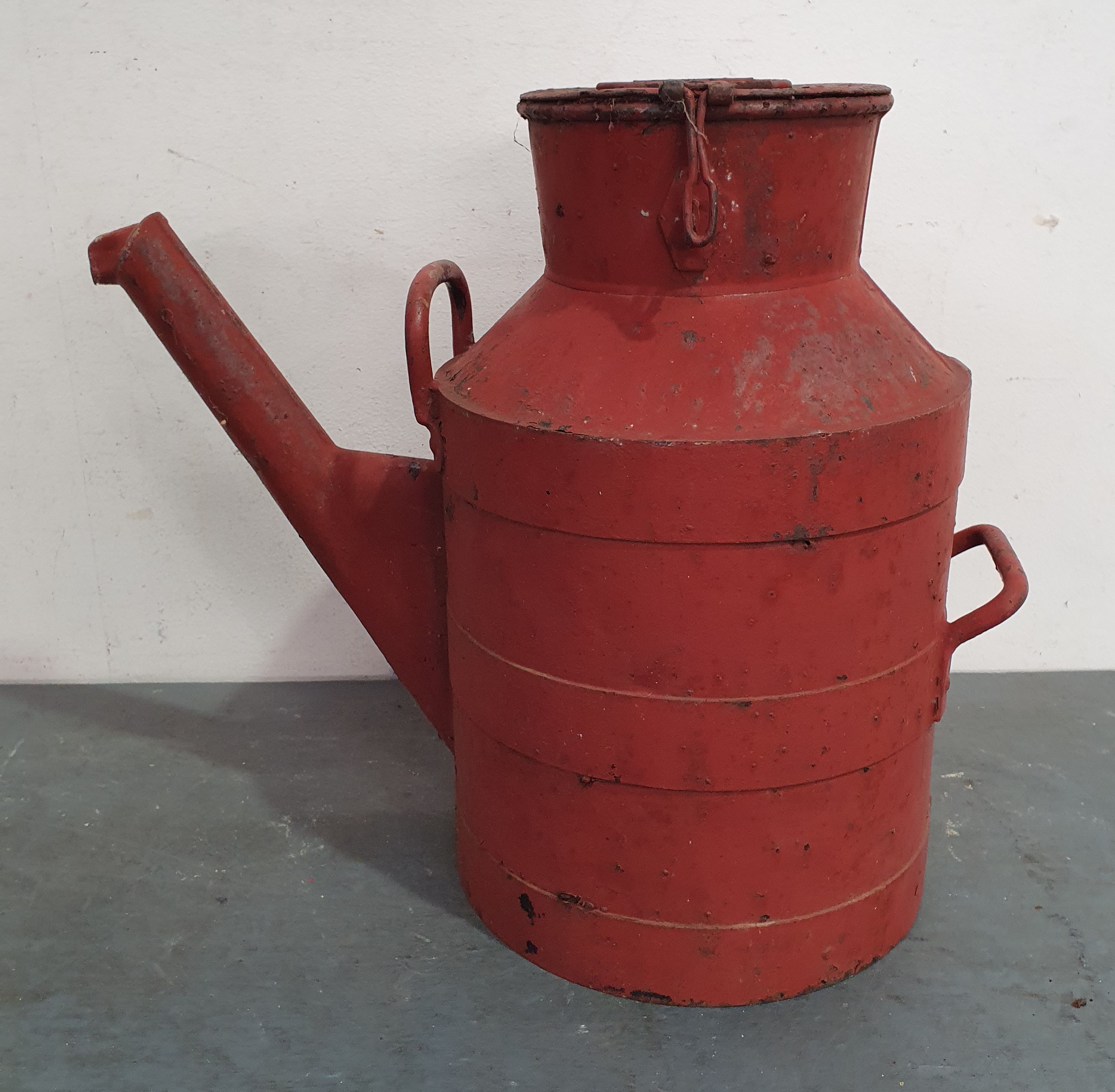 1125 · A CHURN WATERING CAN