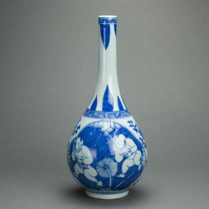 Chinese underglaze blue bottle vase