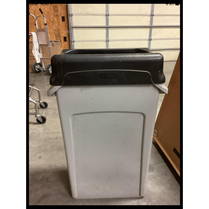 Rubbermaid Slim Jim 23 gal Plastic Rectangular Trash Can w/ Lid