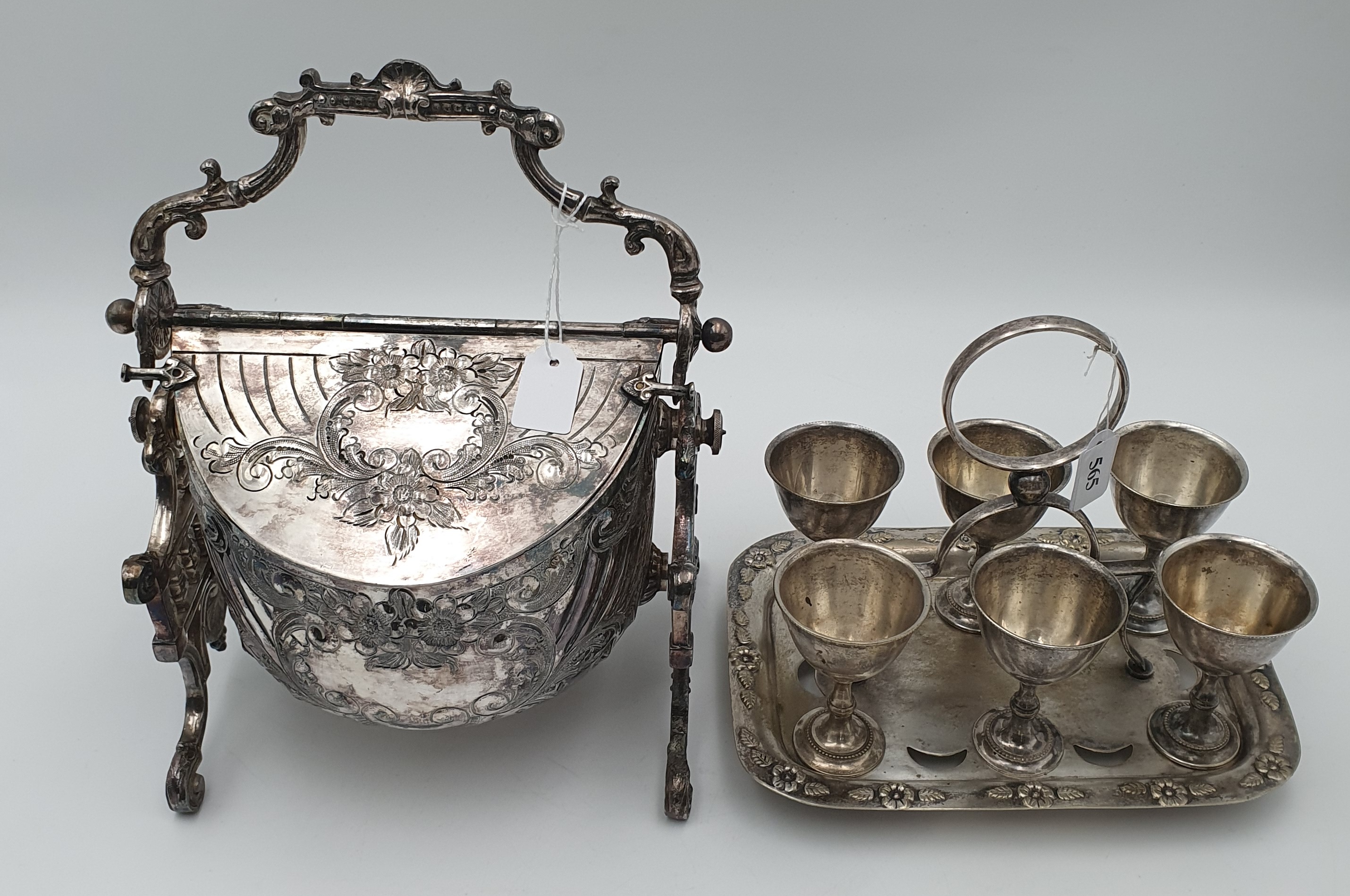 565 · A BRITANNIA METAL BISCUIT BARREL