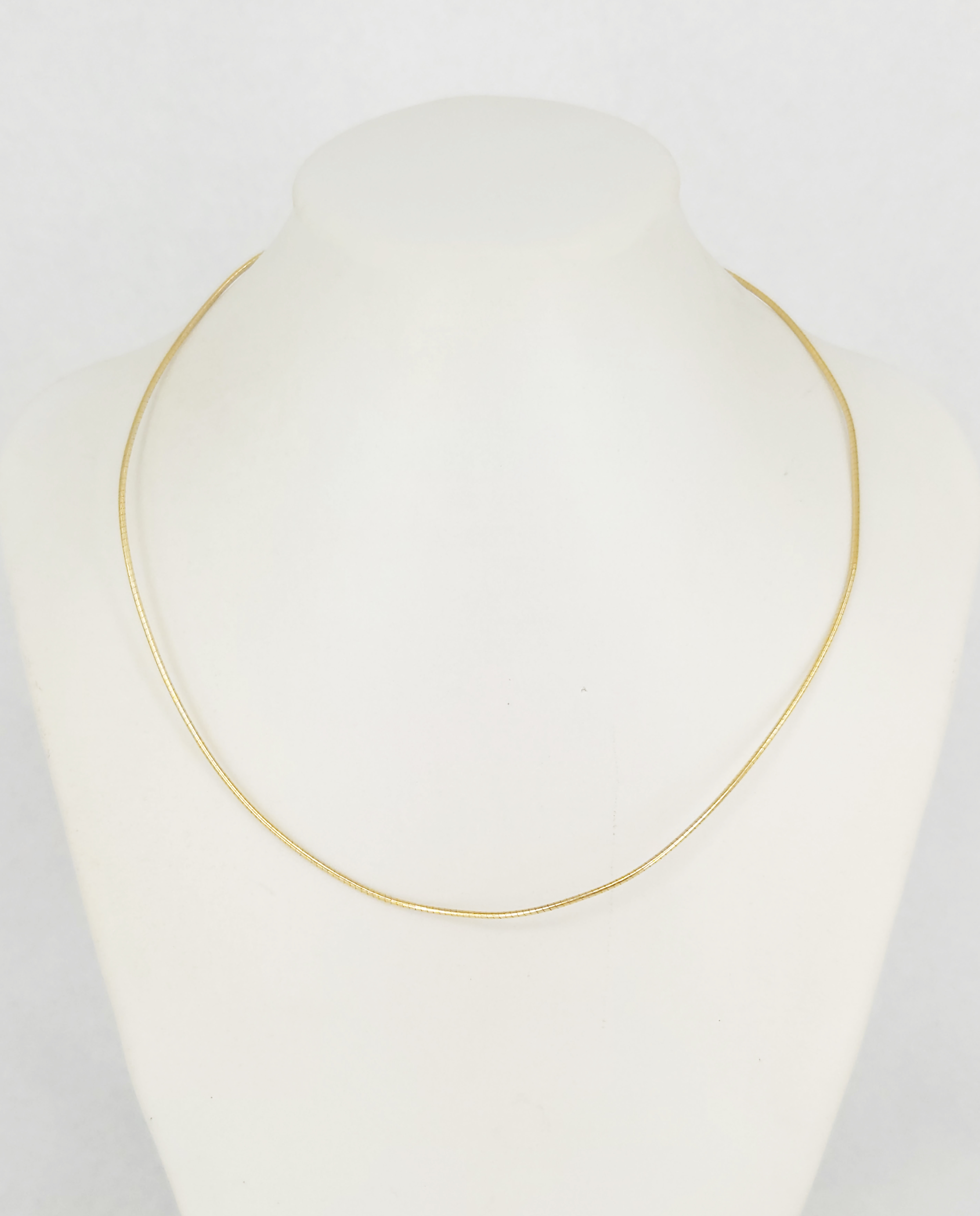 71 · A 9ct YELLOW GOLD COLLAR CHAIN