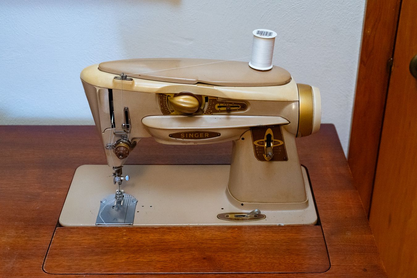 Sewing Machine Console Singer Console Sewing Machine | Harritt Group, Inc