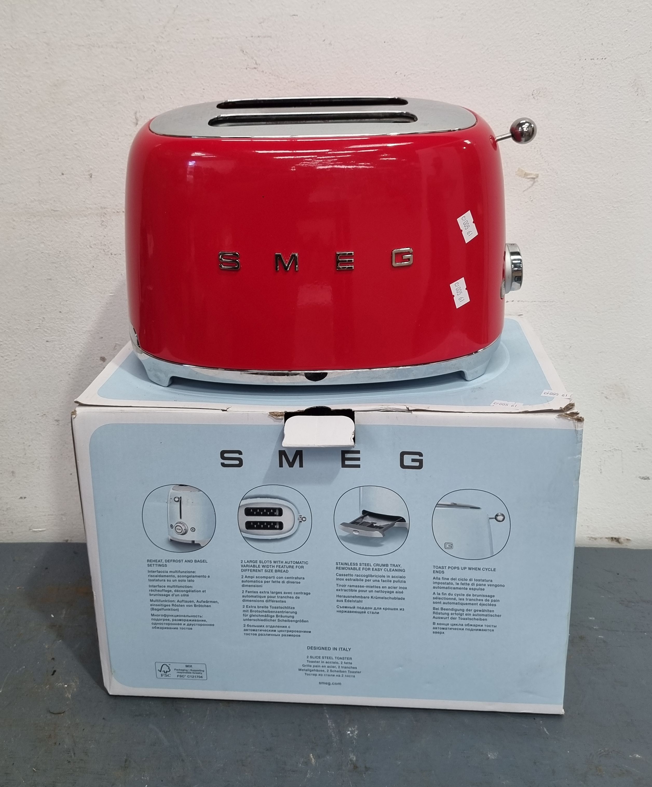1318 · A RED SMEG TAOSTER