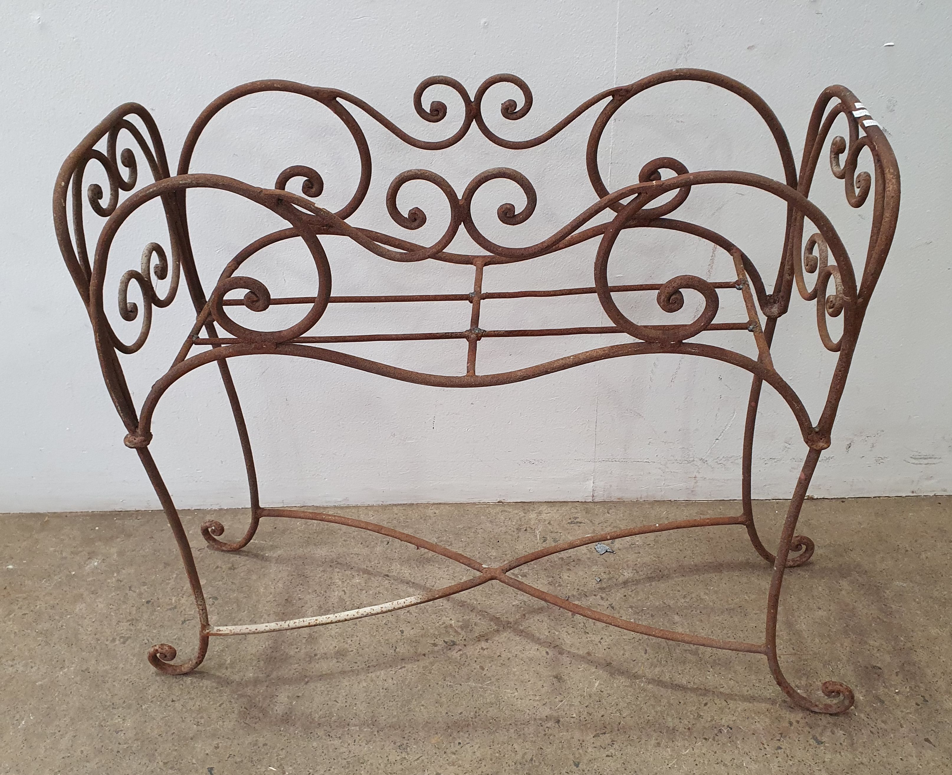 1075 · A WROUGHT IRON PLANTER