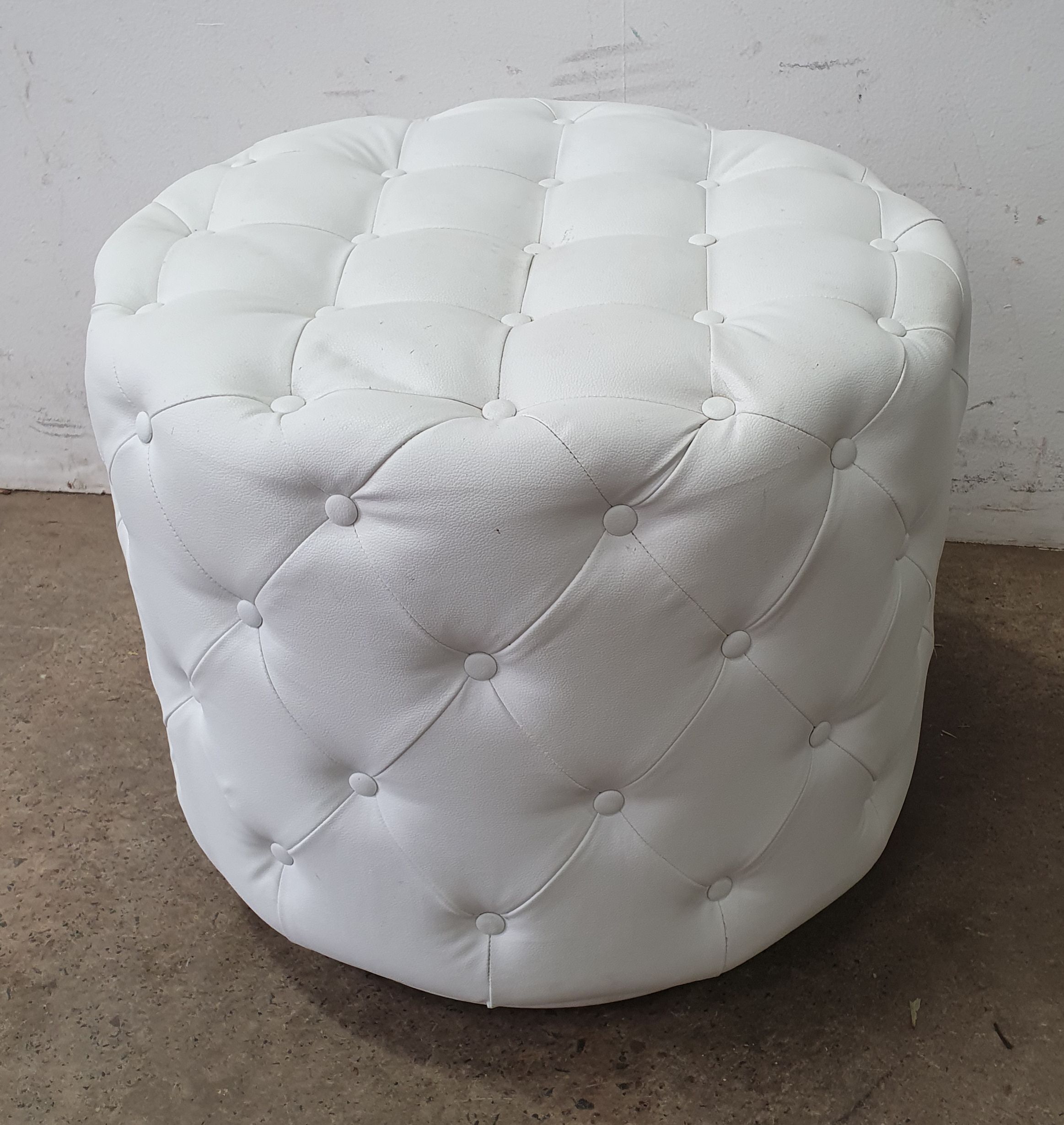 2332 · A BUTTONBACK LEATHER SWIVEL STOOL