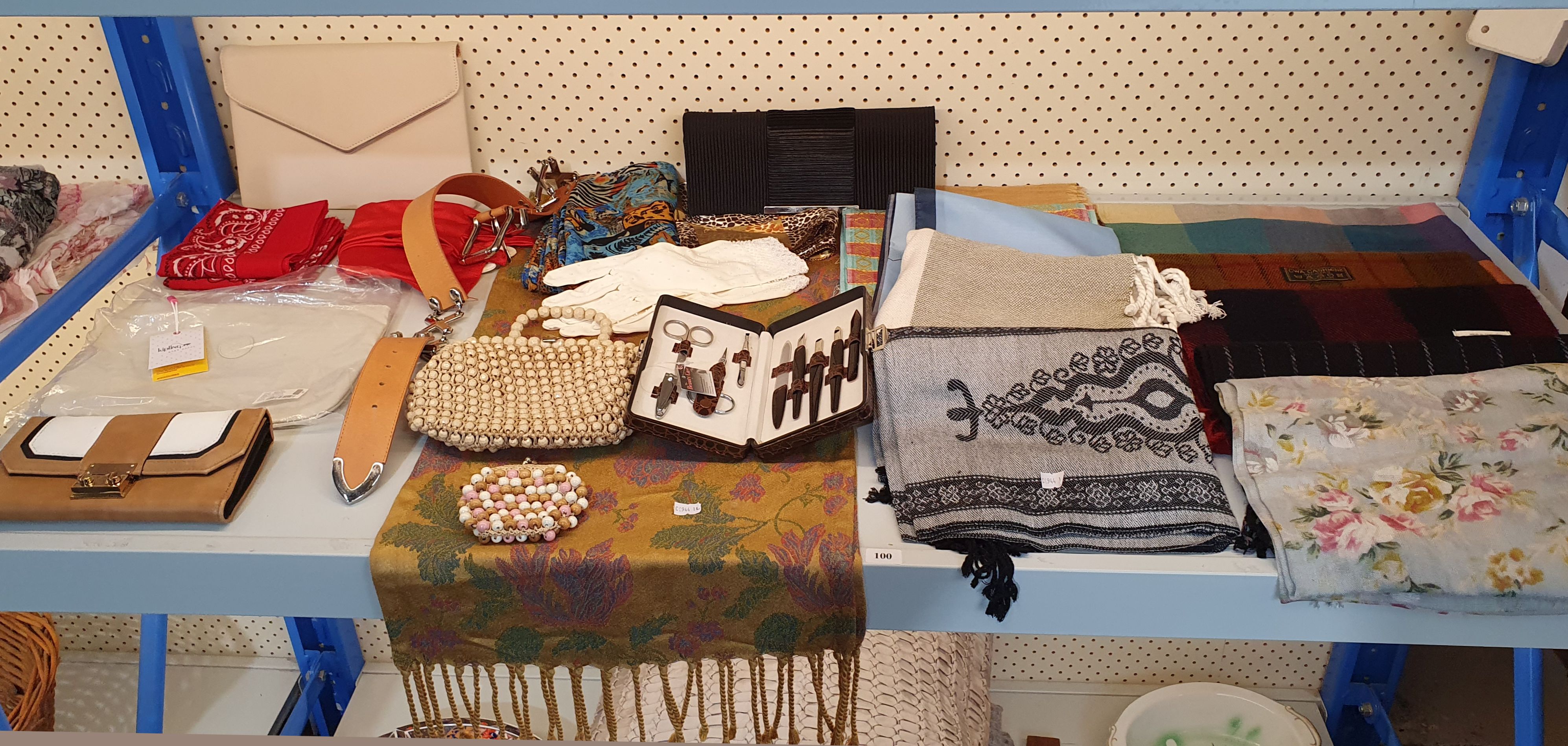 100 · A GROUP OF VARIOUS ITEMS