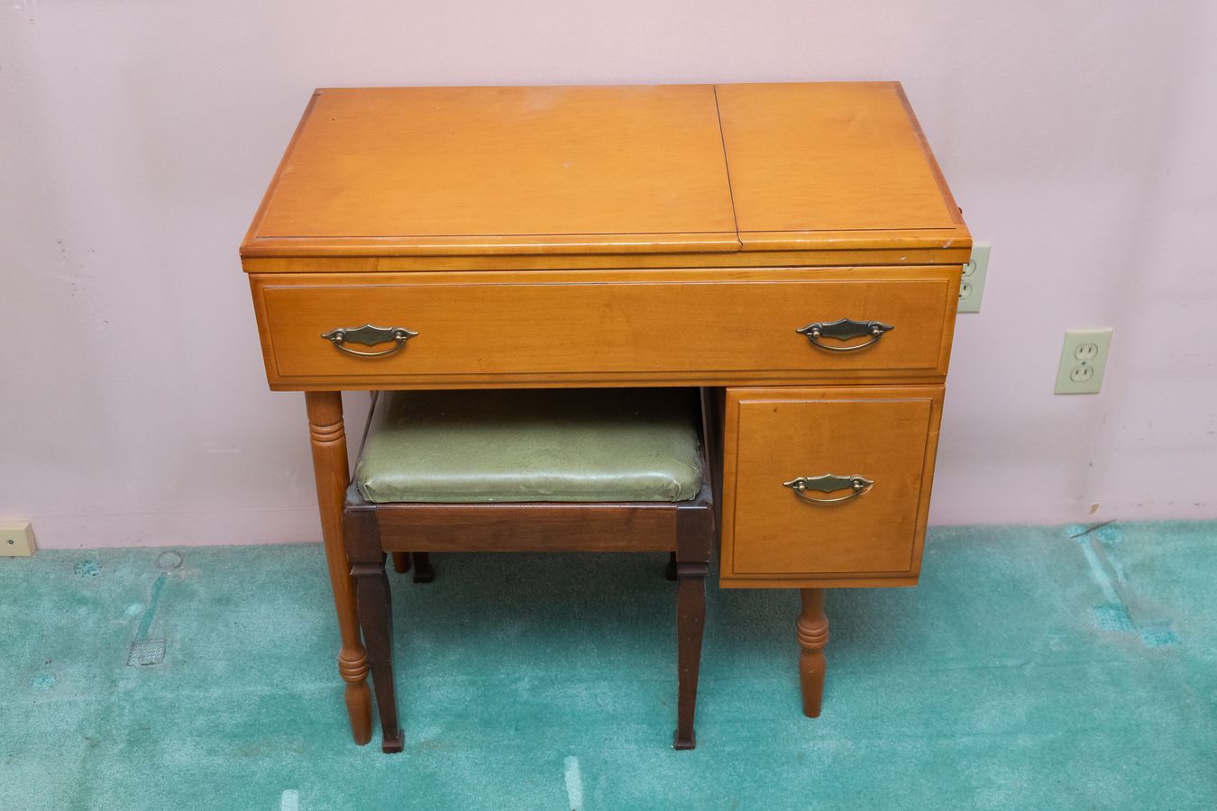 Sewing Machine Console Singer Console Sewing Machine | Harritt Group, Inc