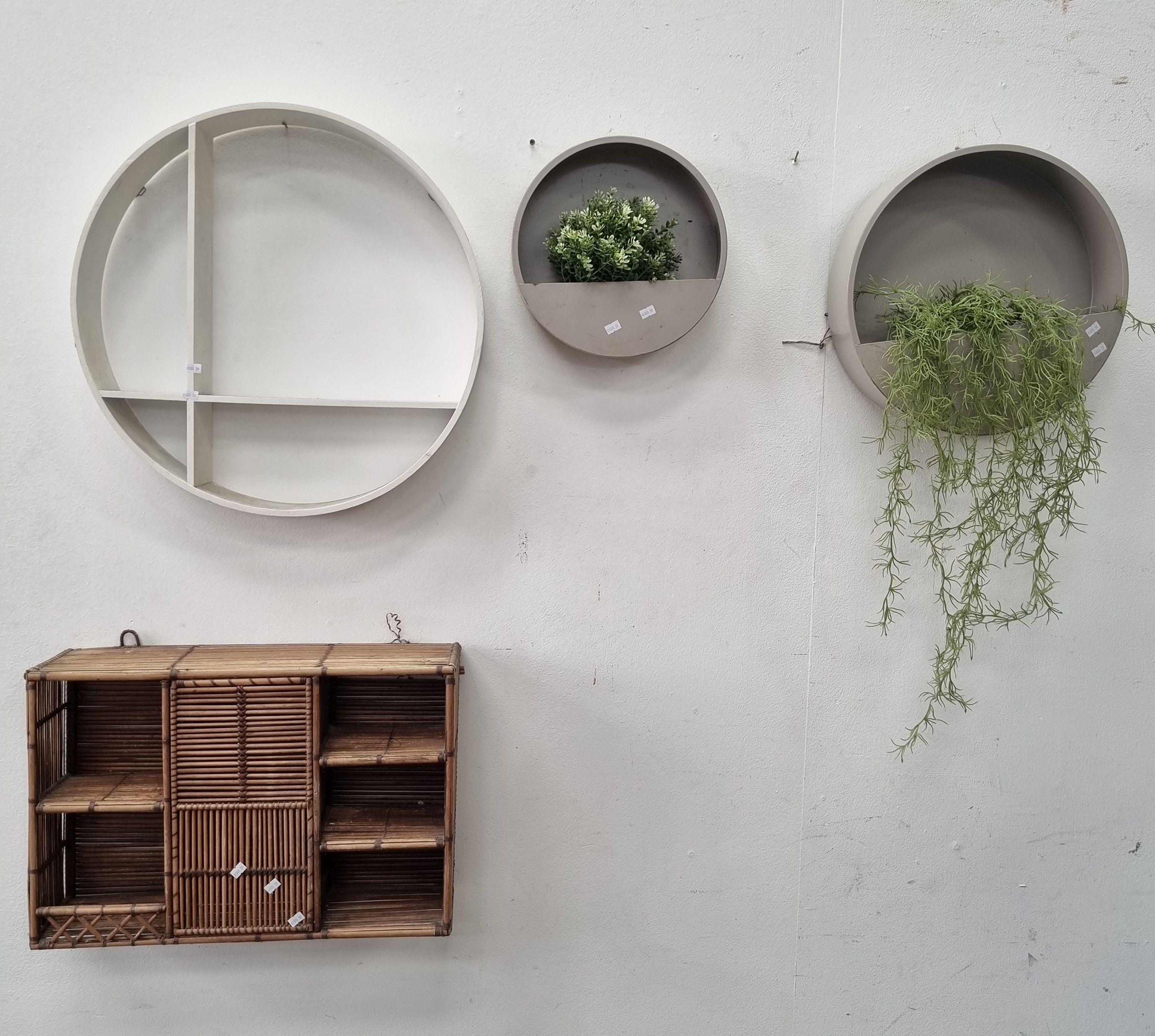 1091 · THREE WALL SHELVES/PLANTERS