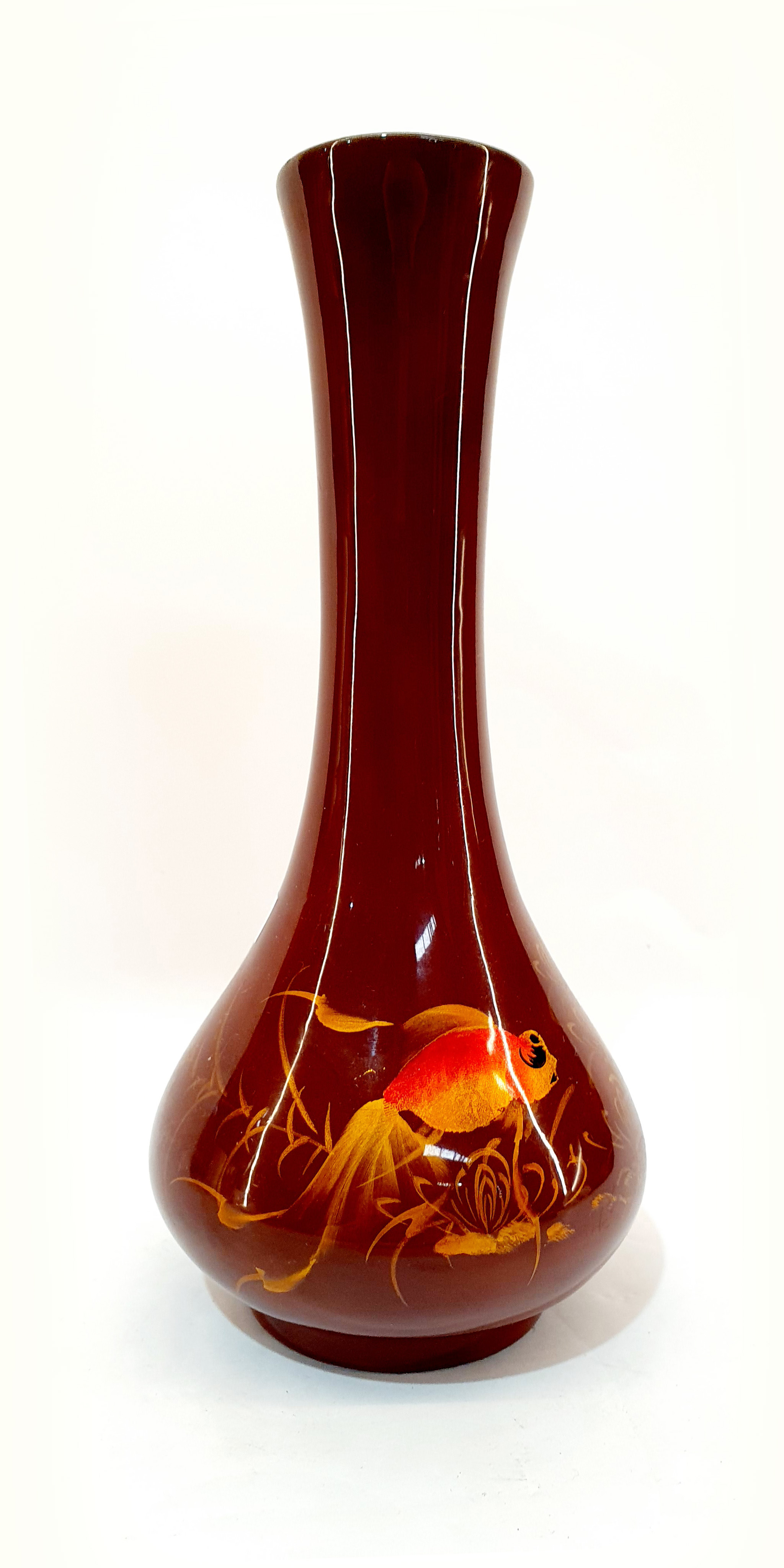 538 · A JAPANESE RED LACQUER VASE