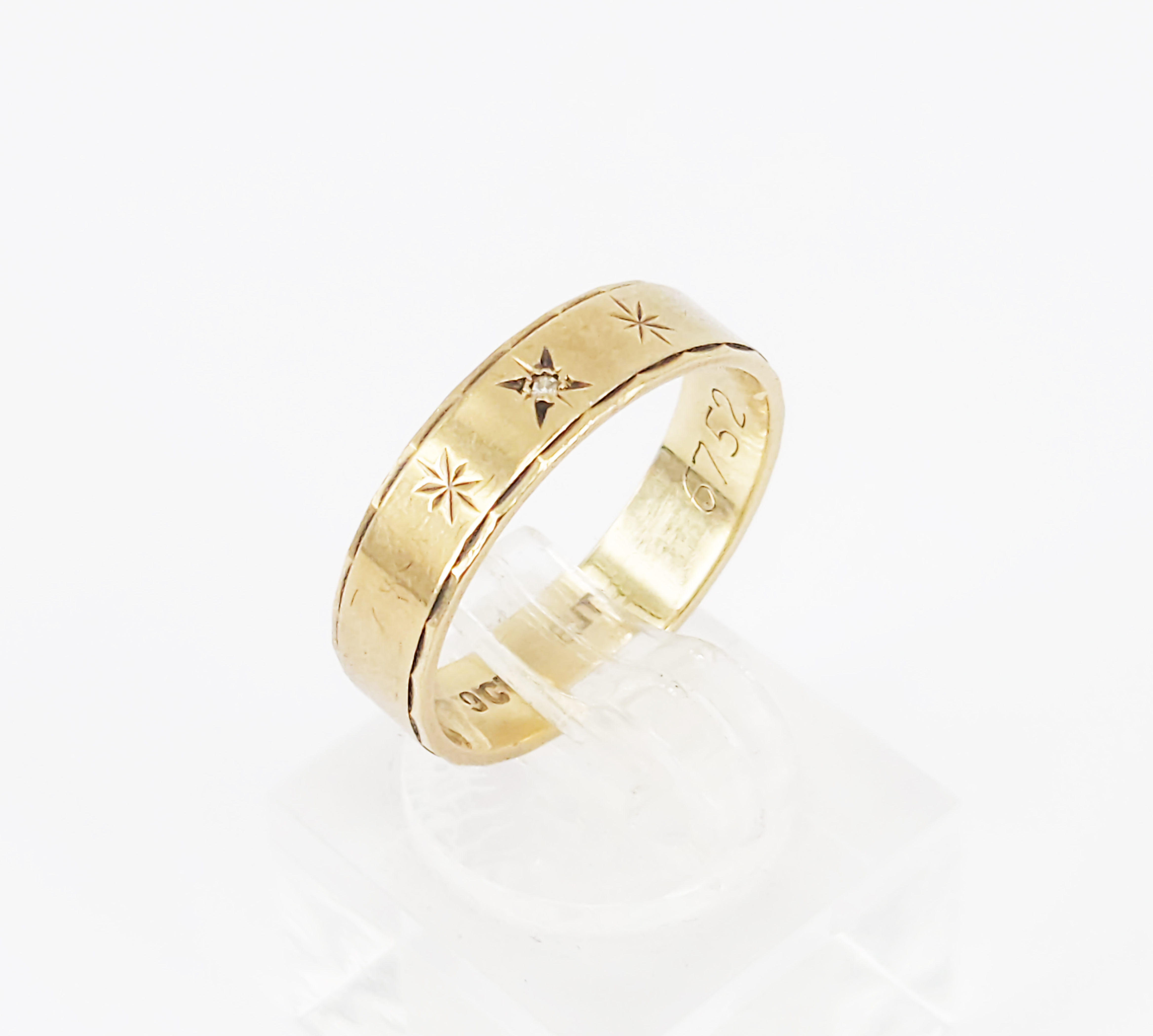 An Elite Diamond And 9ct Yellow Gold Ring