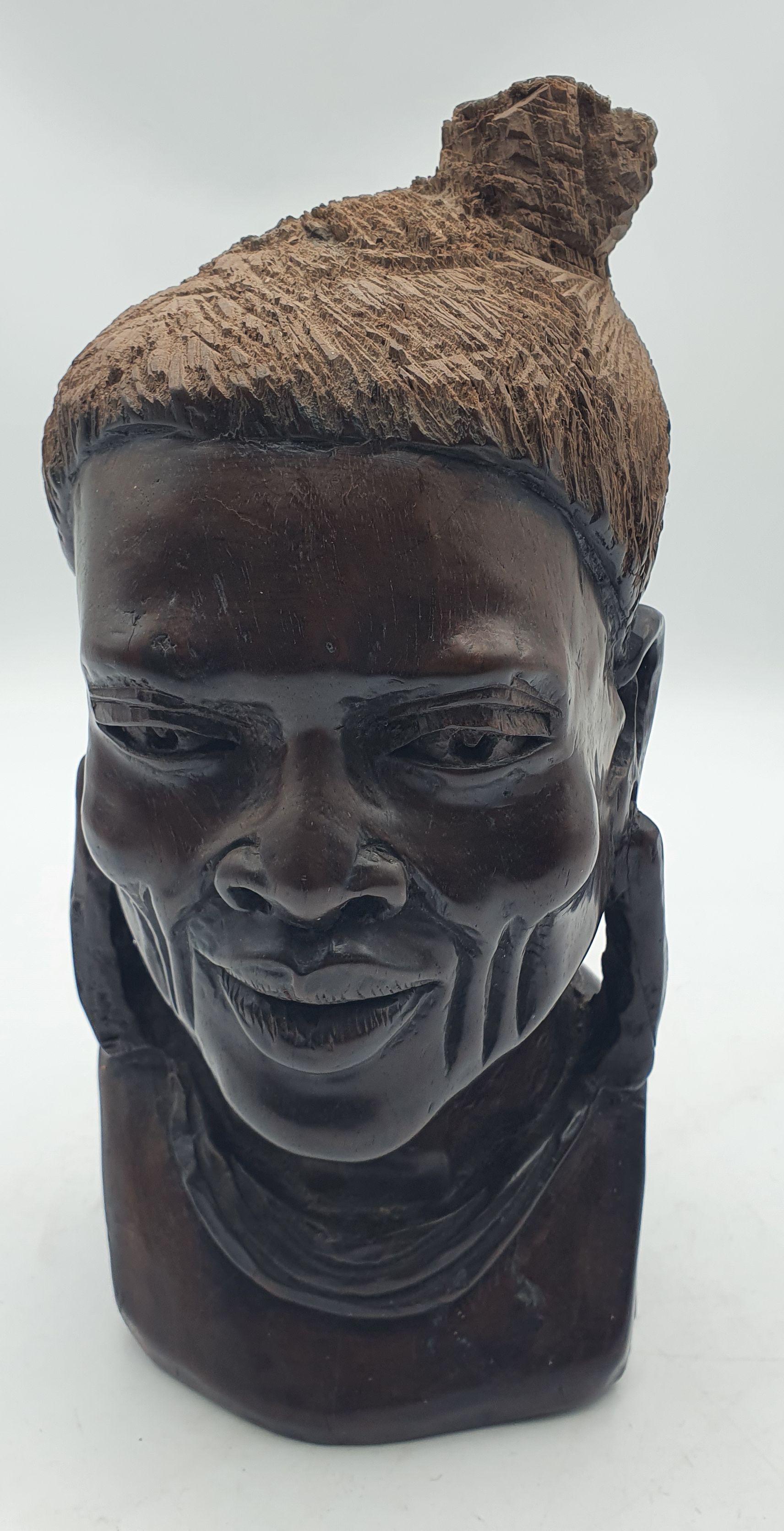 708 · A CARVED WOODEN SHONA BUST