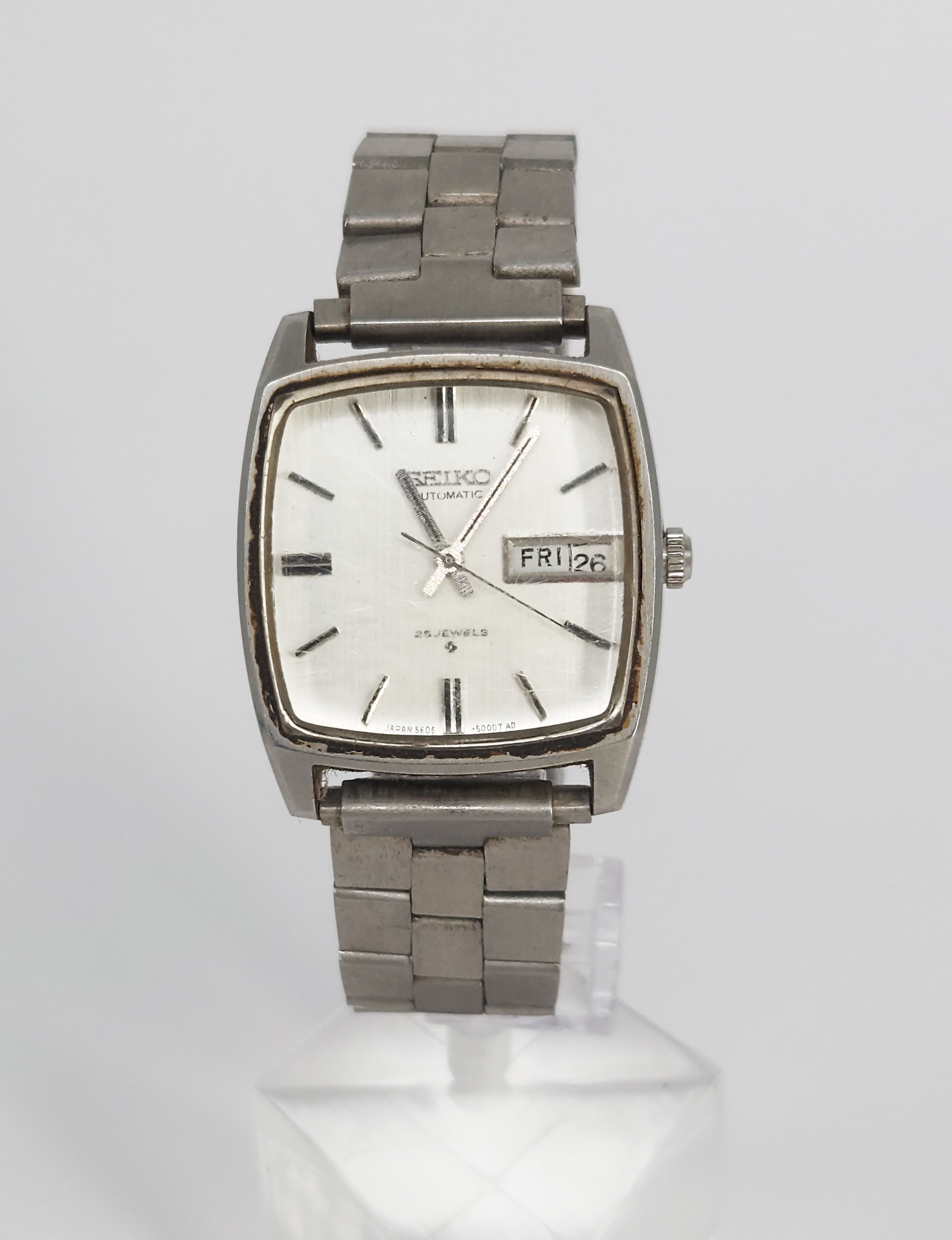 A GENTLEMAN'S SEIKO AUTOMATIC STEEL WATCH