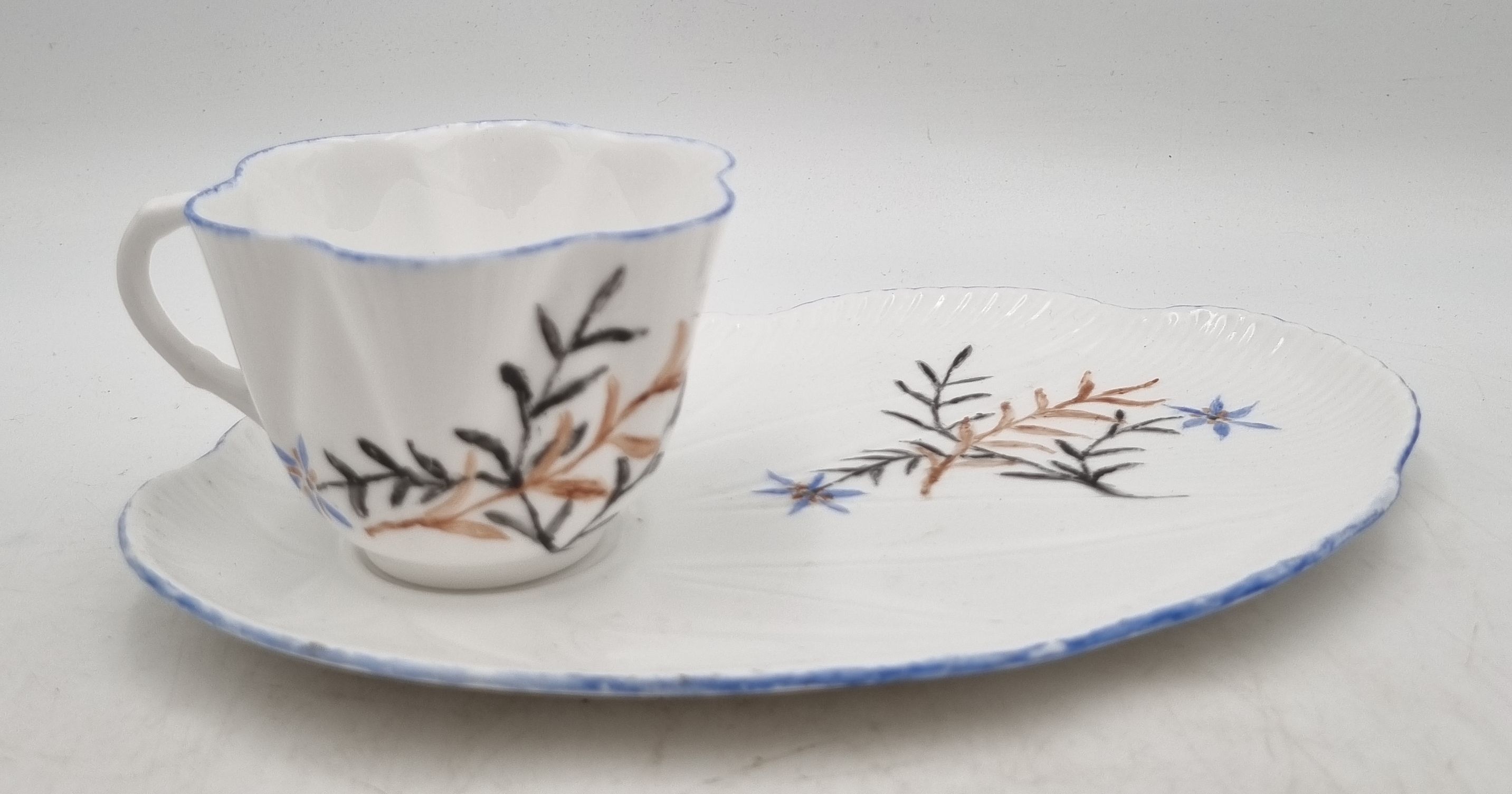 611 · A DAINTY SHELLEY FINE BONE CHINA TENNIS SET