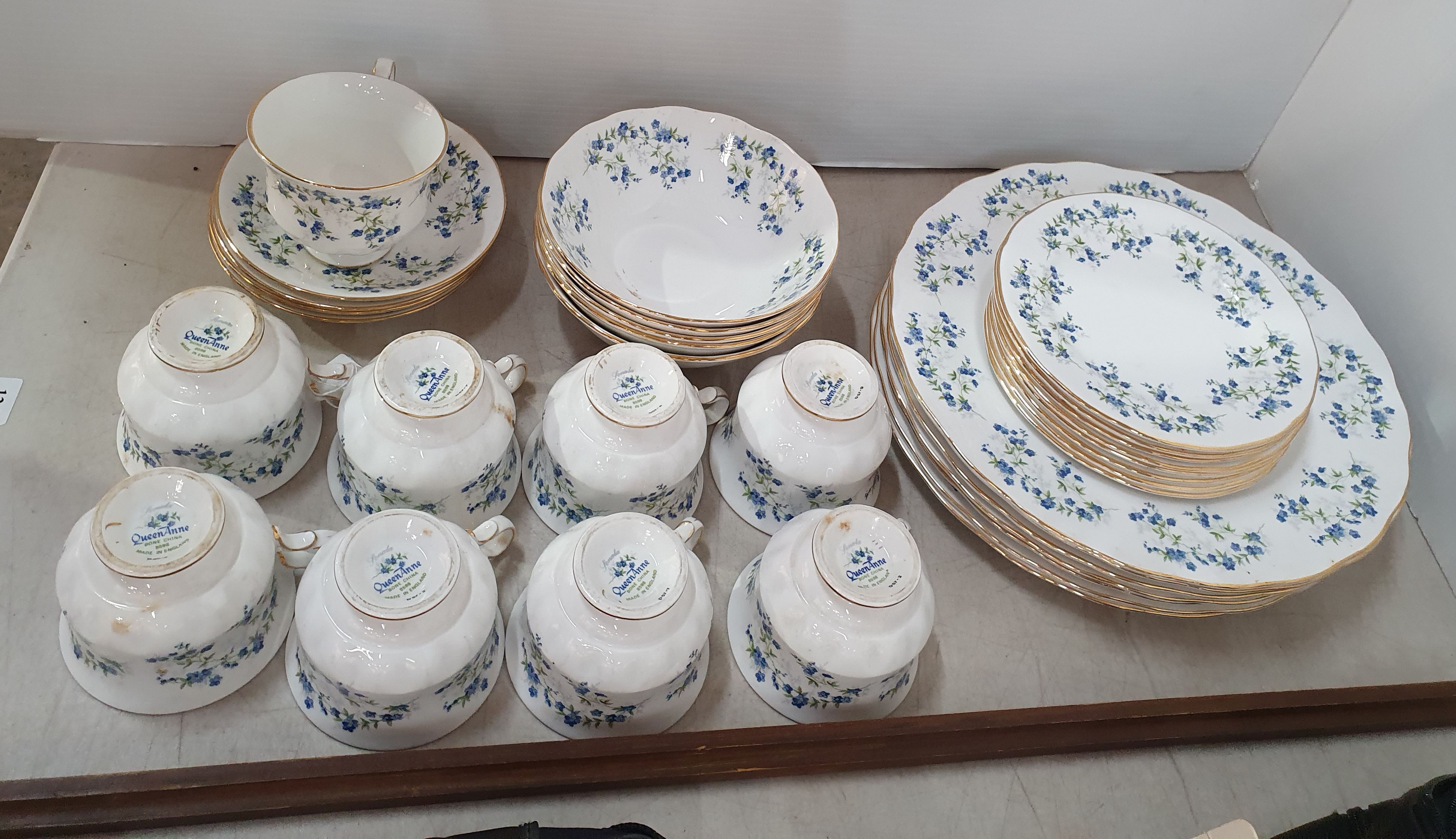 A Queen Anne 'Sonata' Part Dinner Set