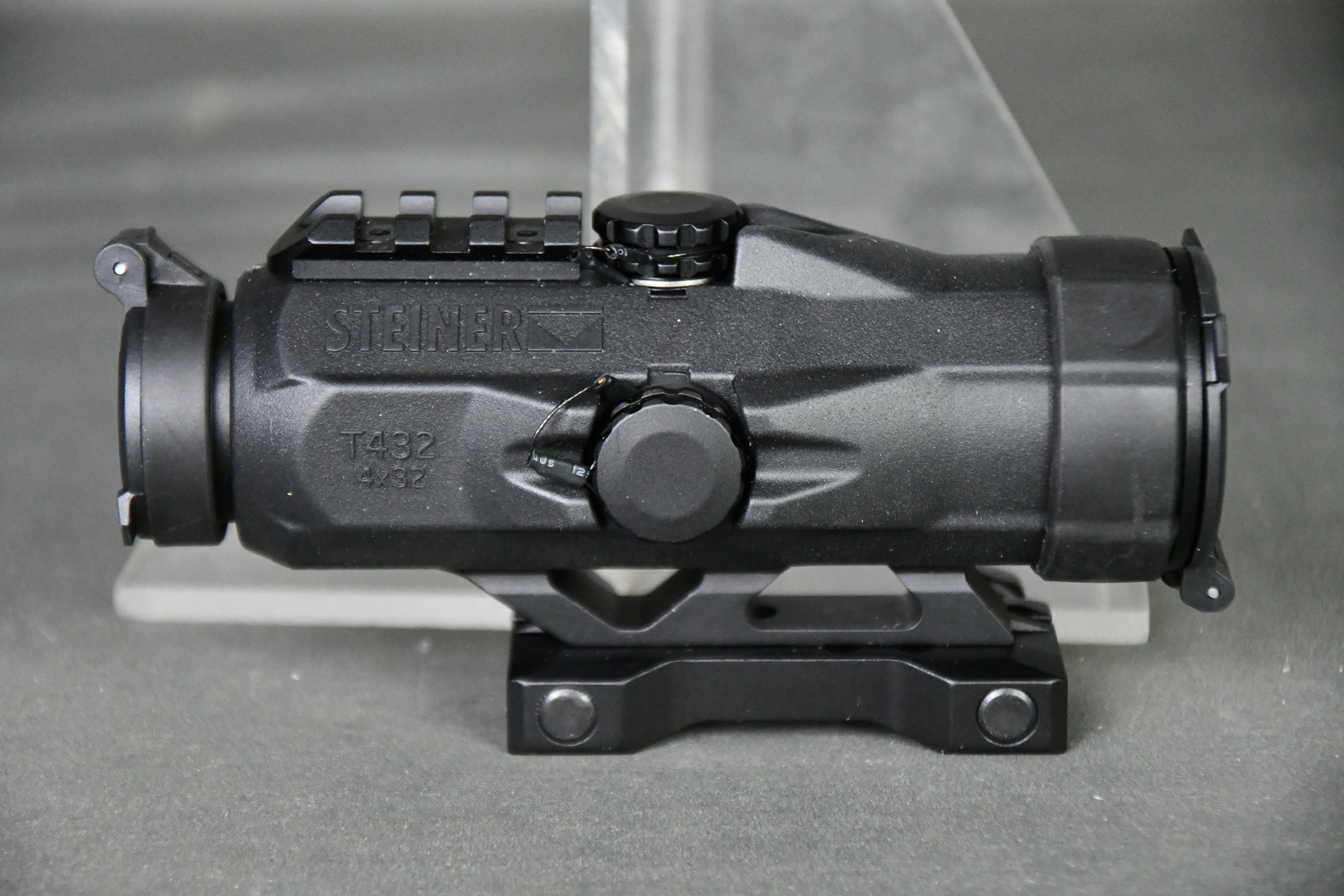 Steiner T432 4x32 Optic, Manual, Rails | Gunrunner Online Auctions