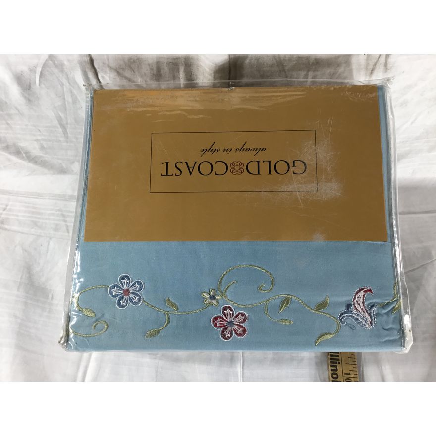 Gold Coast Queen Size Sheet Set - Includes 4 Pillowcases, 1 Flat Sheet, 1 Fitted Sheet