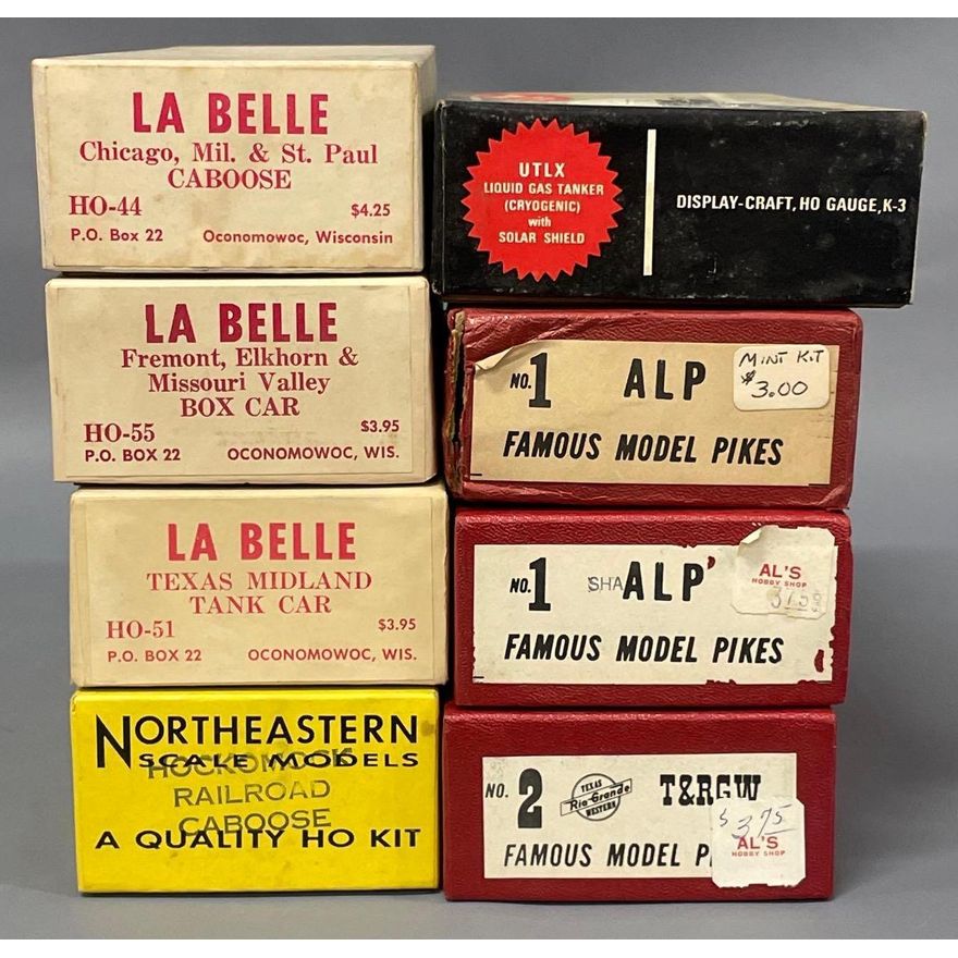 Eight mixed HO scale freight car craftsman kits in original boxes