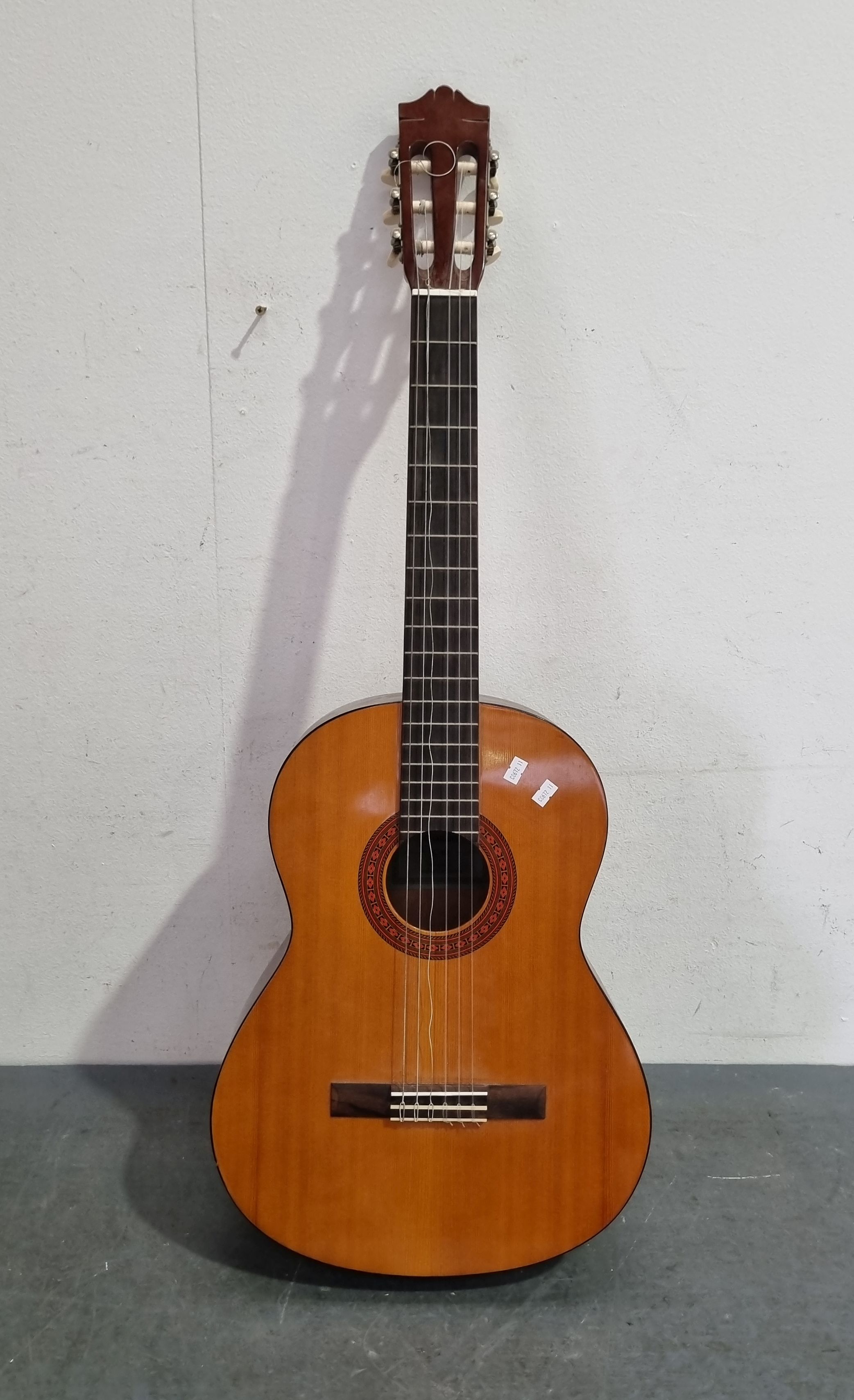 A YAMAHA C40 ACOUSTIC GUITAR