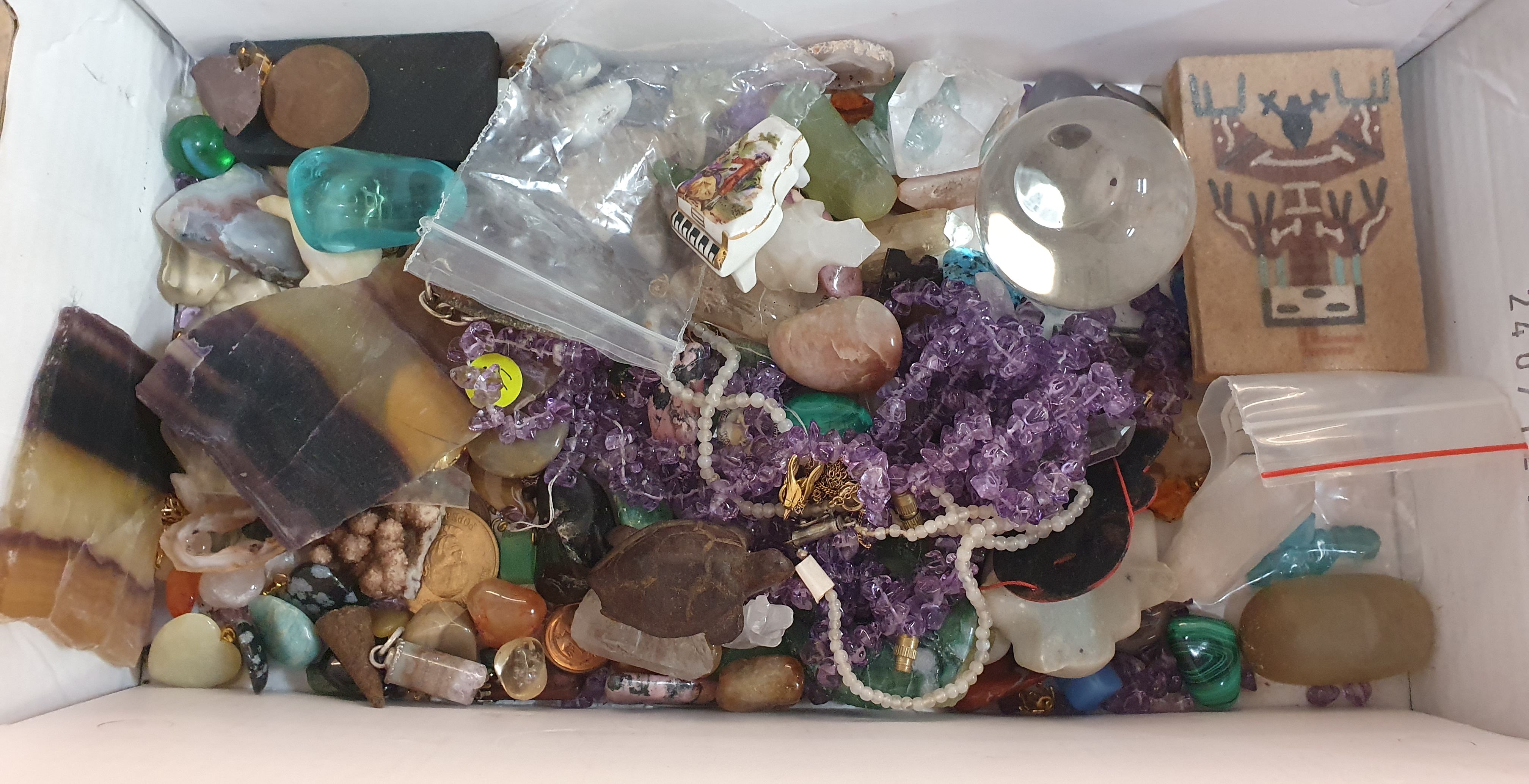 242 · A GROUP OF POLISHED STONES AND CRYSTALS