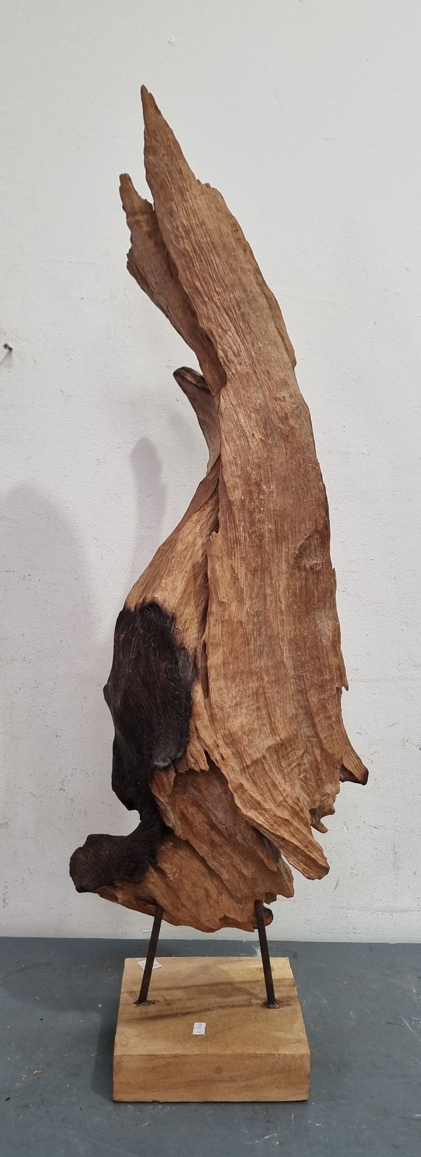 1239 · A TIMBER CENTRE PIECE