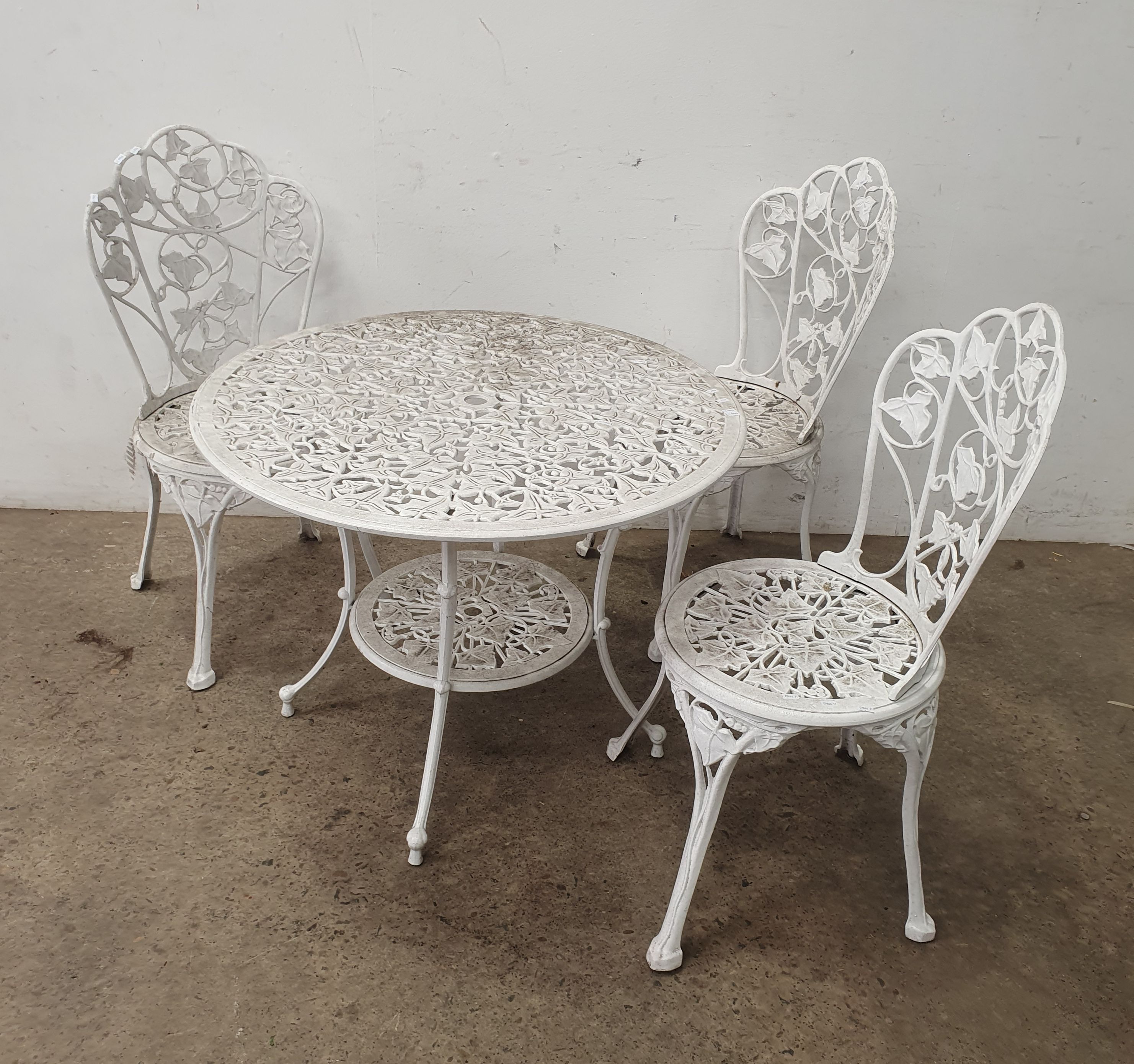 1066 · A FOUR PIECE ALUMINIUM OUTDOOR SETTING