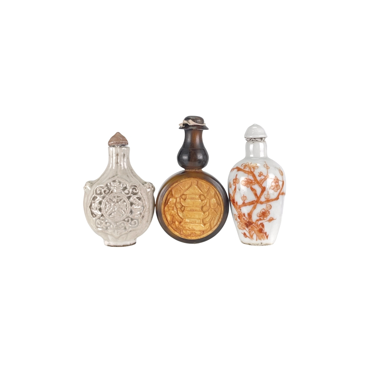 鼻烟壶三件A GROUP OF THREE SNUFF BOTTLES | Atasbid