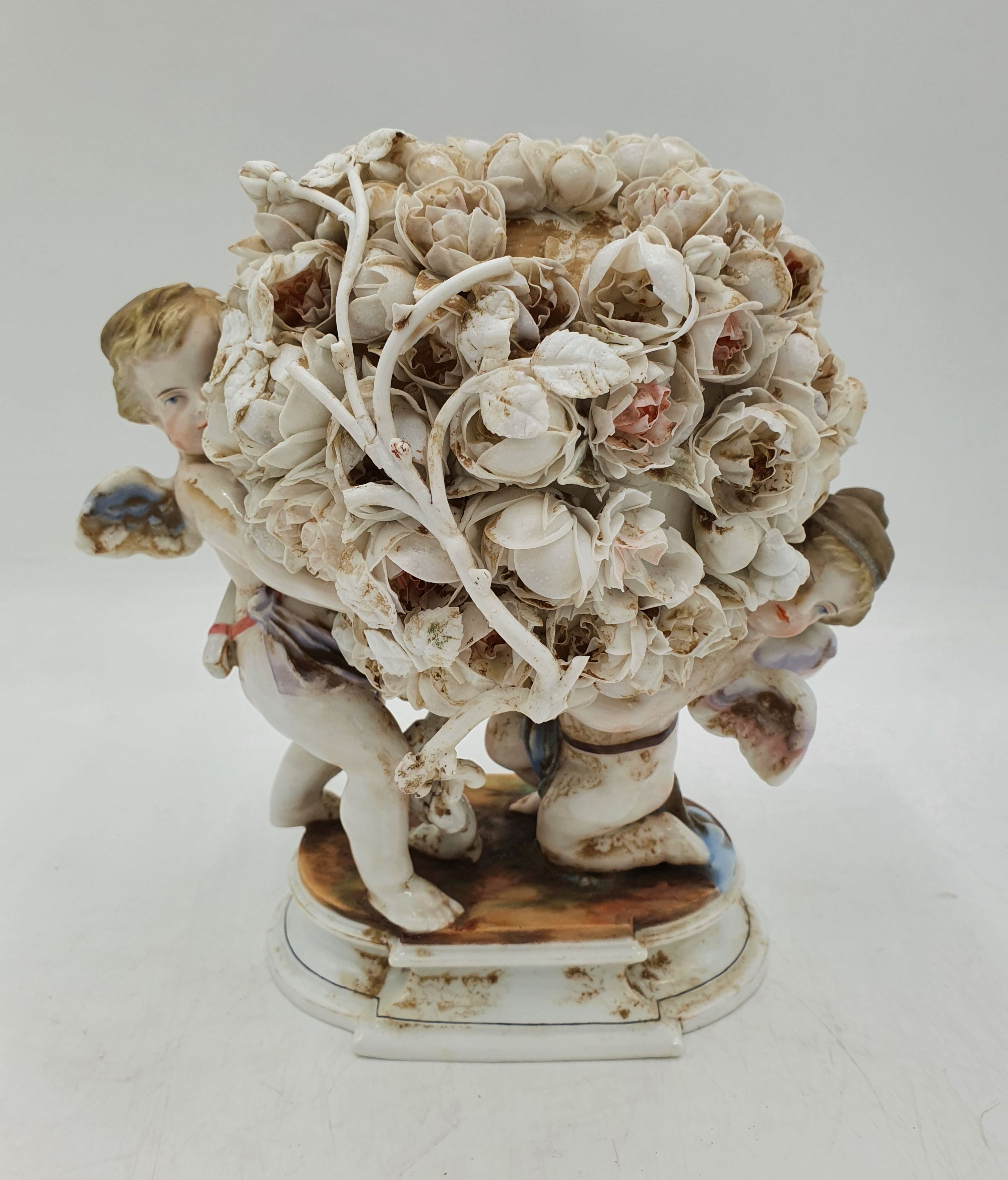 532 · A CONTINENTAL PORCELAIN FIGURAL VASE