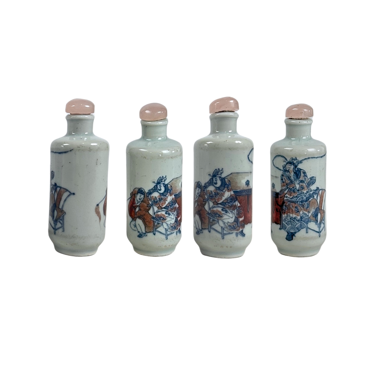瓷鼻烟壶三件一组THREE PIECES OF PORCELAIN SNUFF BOTTLES
