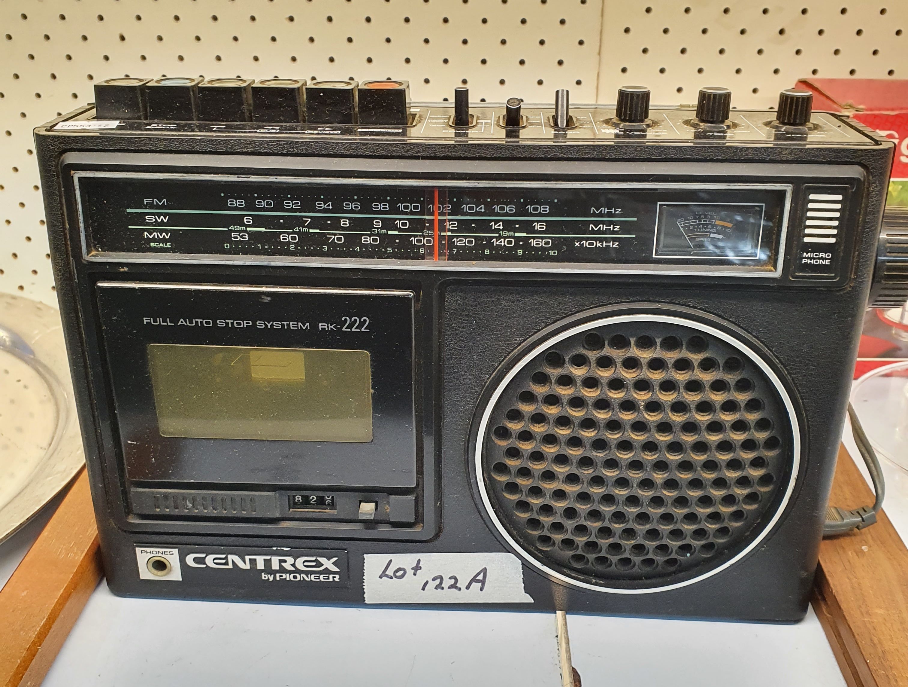 122A · A PIONEER RADIO/CASSETTE PLAYER