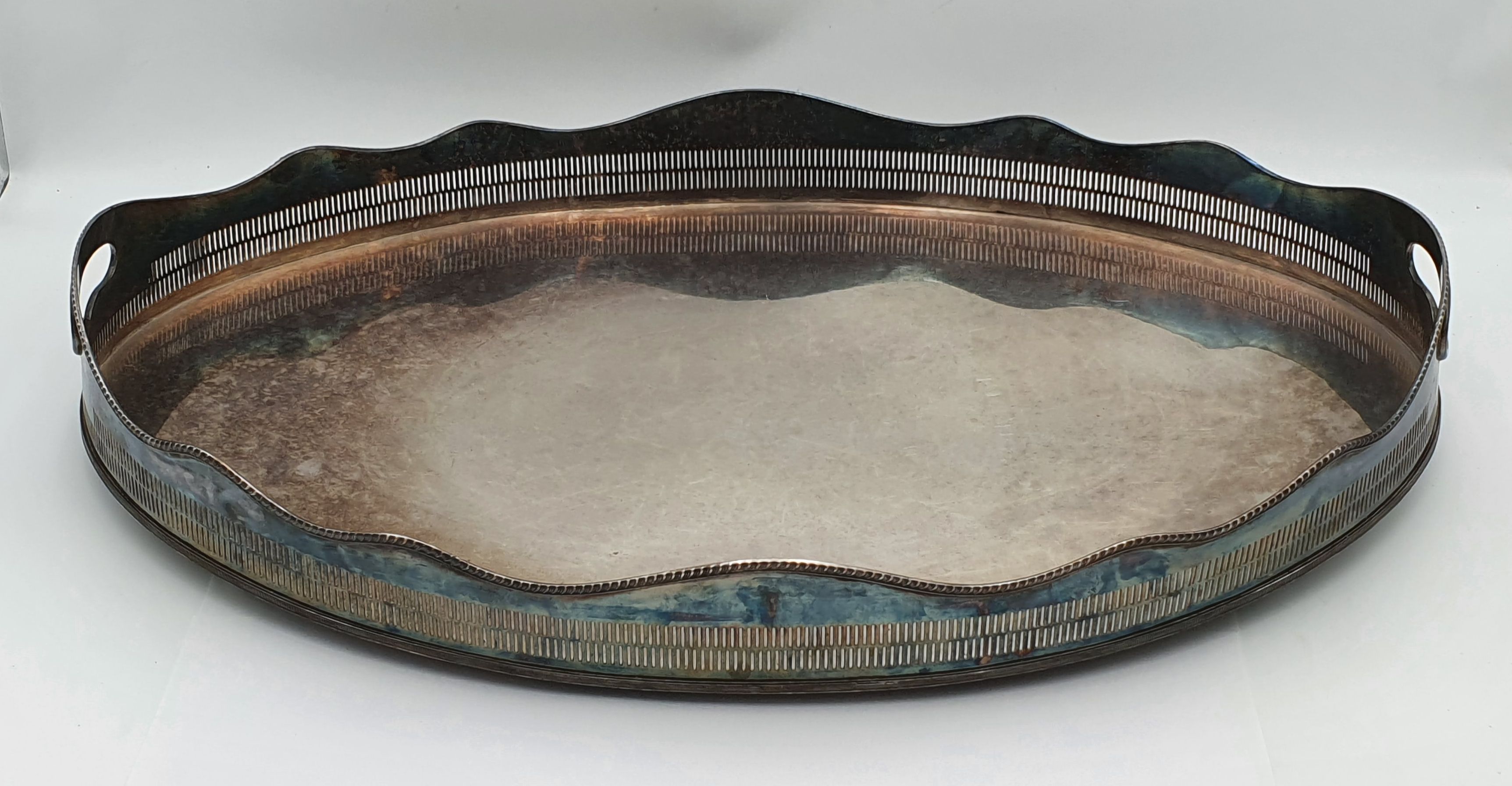 548 · AN SILVER PLATED OVAL SERVING TRAY