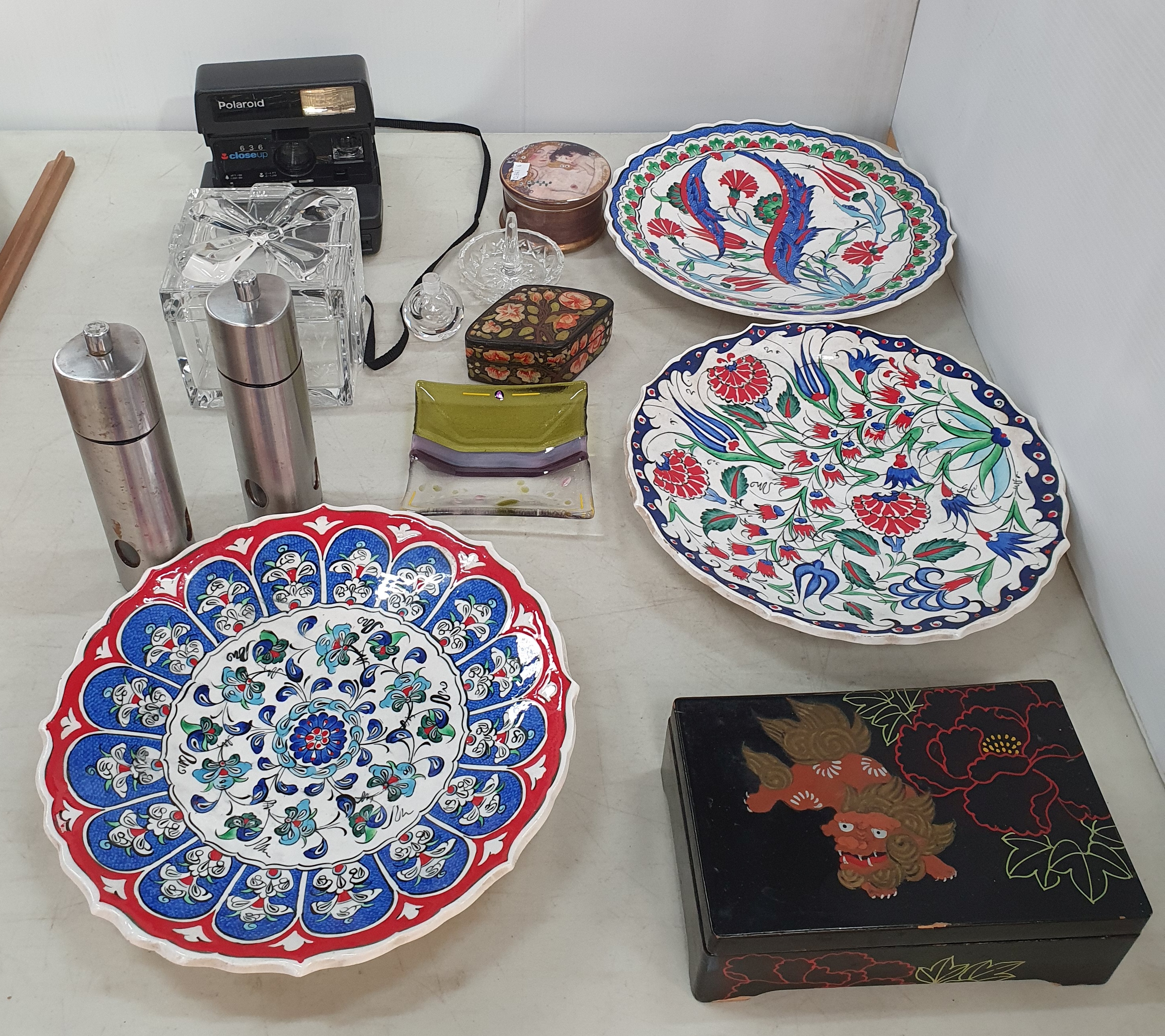 24 · A GROUP OF VARIOUS ITEMS
