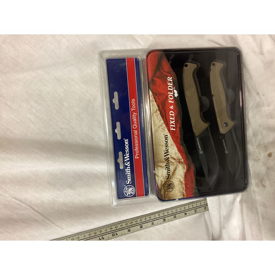 Smith & Wesson Fixed & Folder Professional Quality Tools