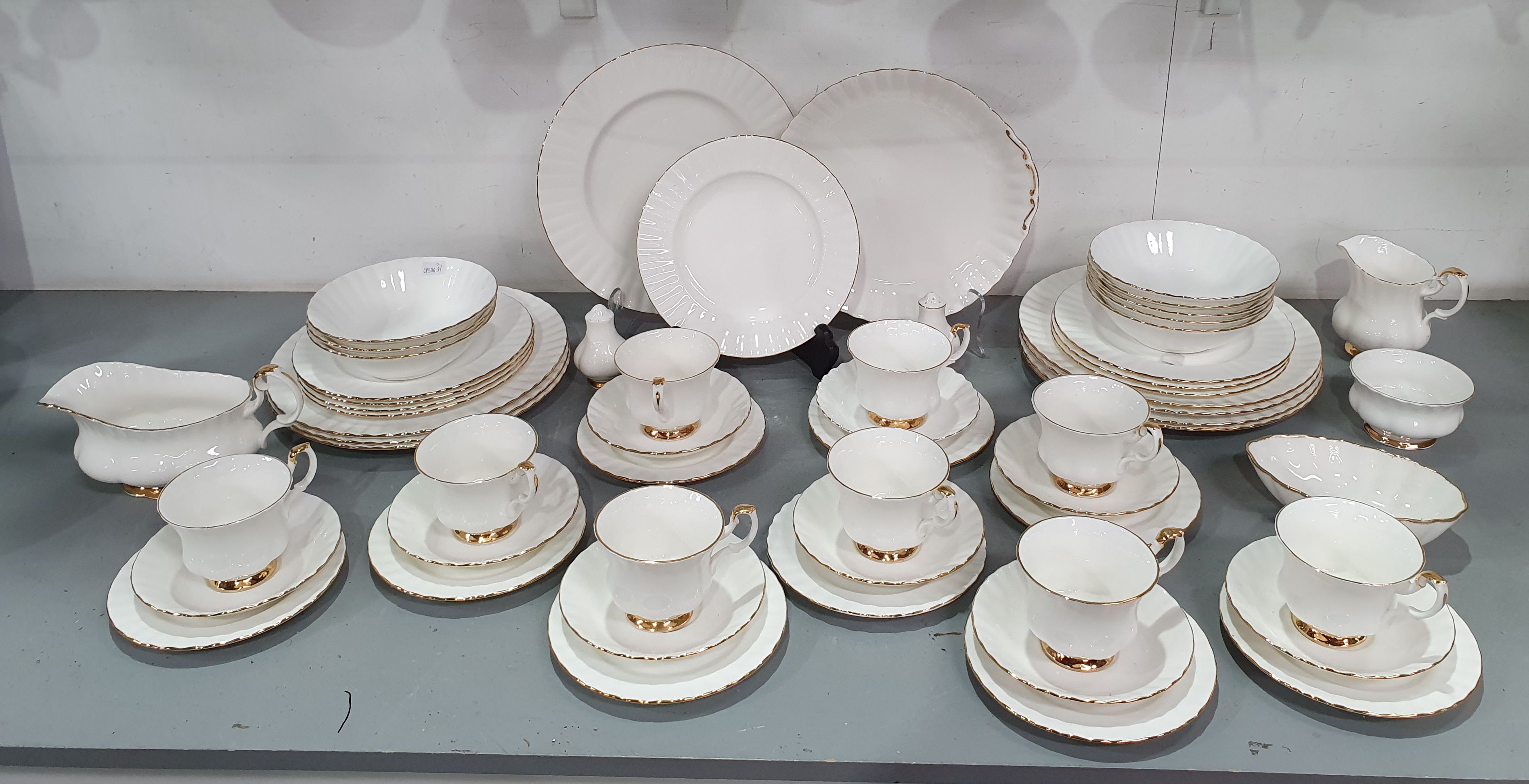 A ROYAL ALBERT 'VAL D'OR' PORCELAIN PART DINNER SET