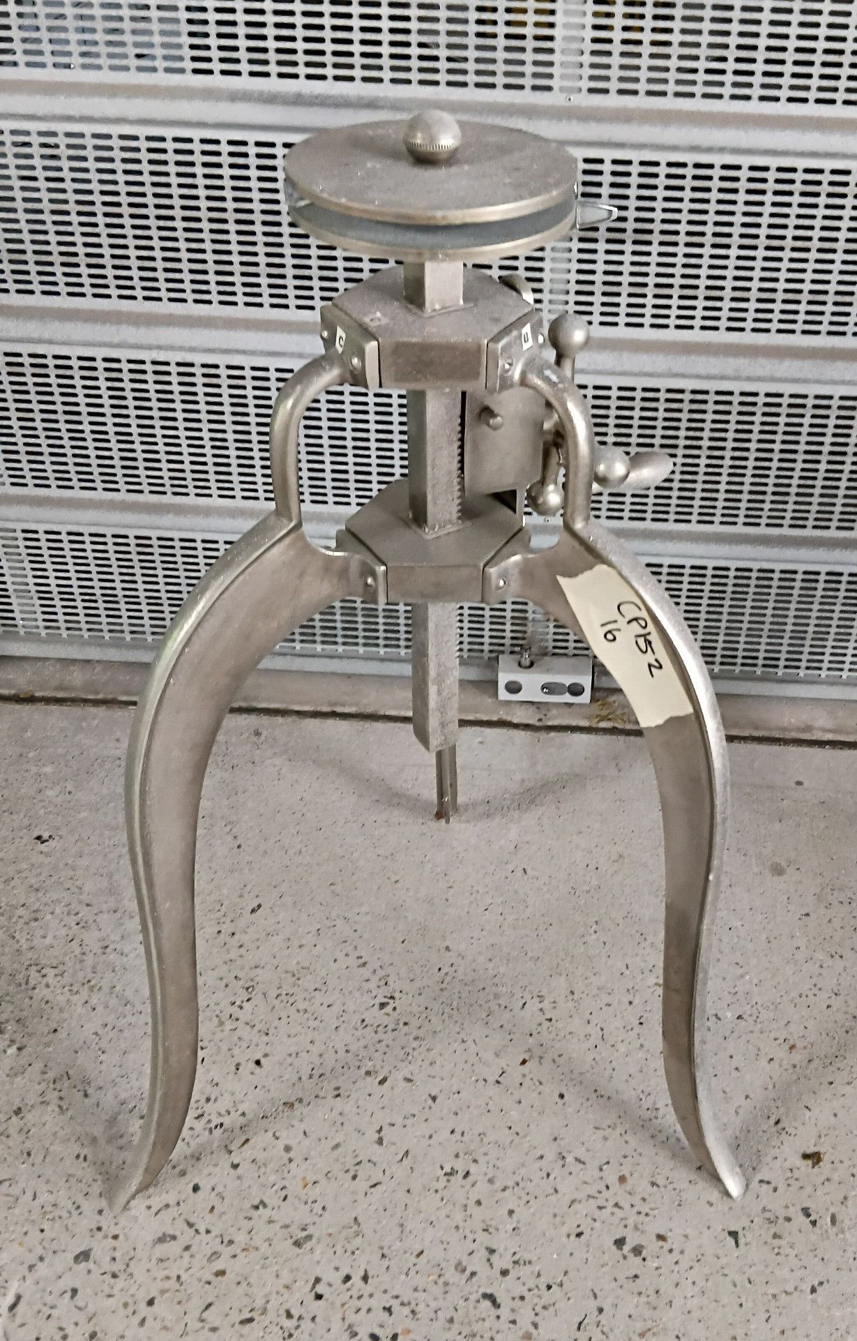 1053 · AN INDUSTRIAL TABLE BASE