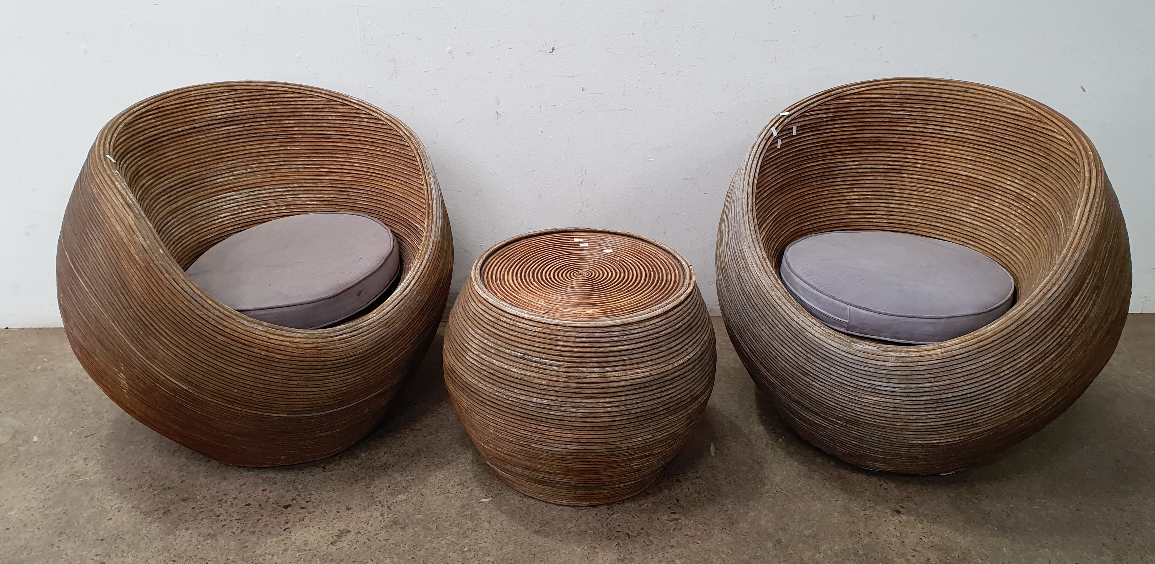 1023 · A THREE PIECE CANE SETTING