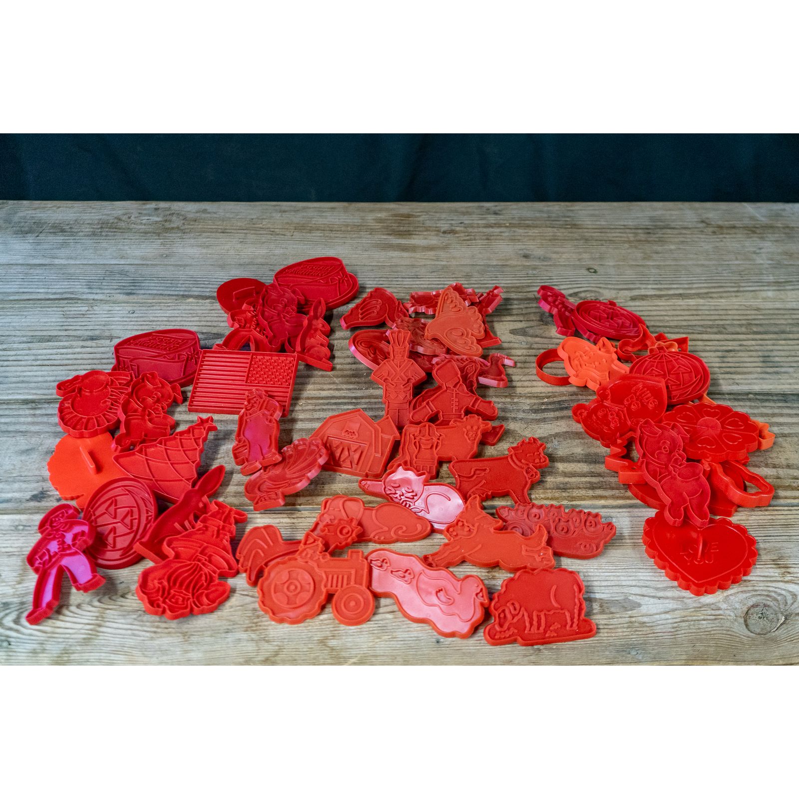 Ruby Cookie Cutter Red Plastic Cookie Cutters | Harritt Group, Inc