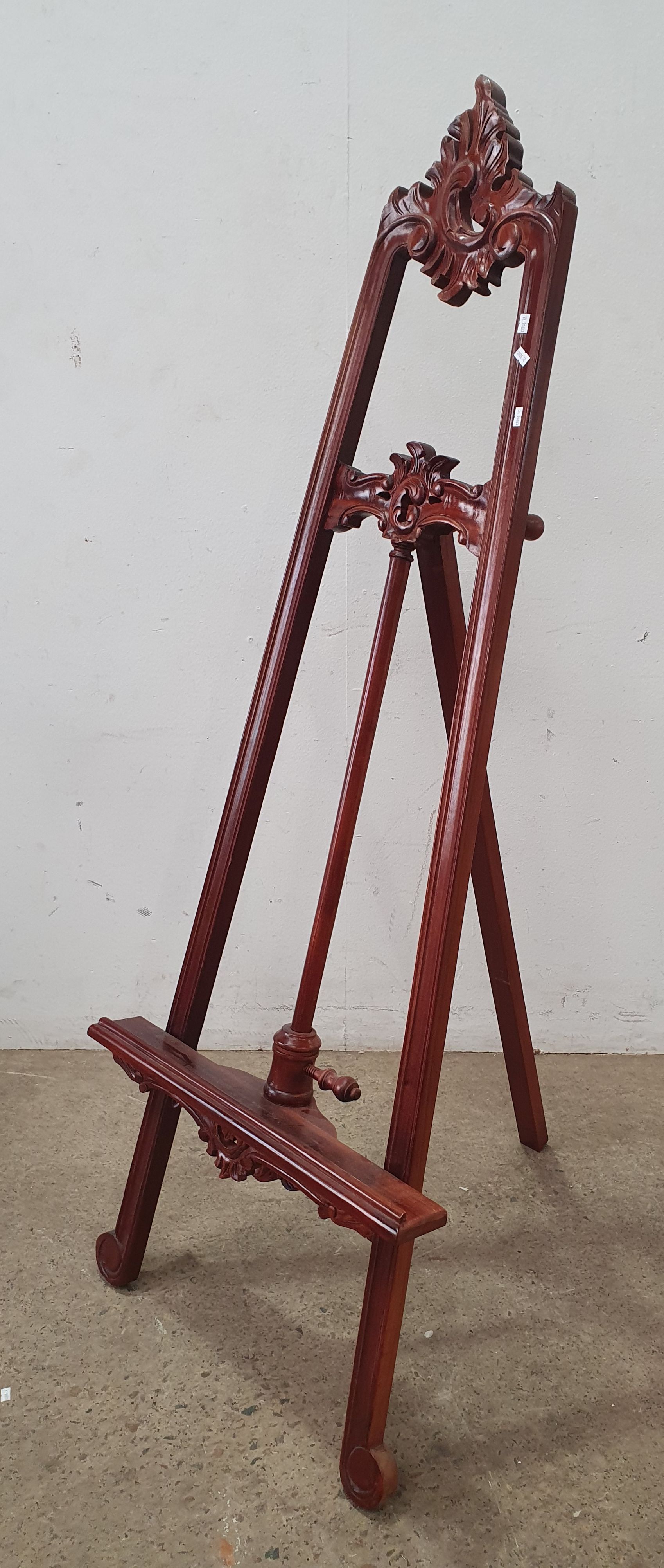 A REPRODUCTION ARTIST EASEL