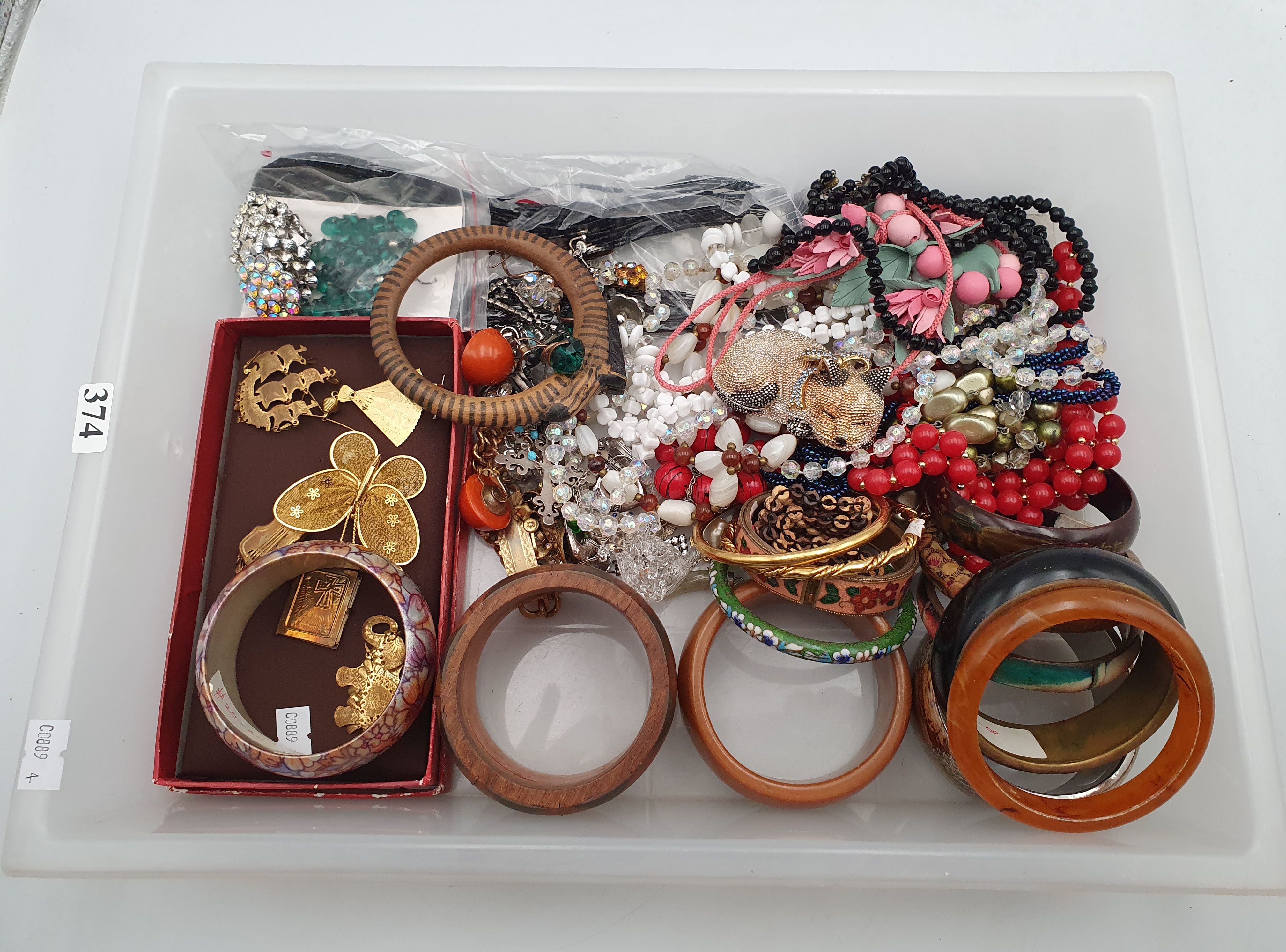 A QUANTITY OF COSTUME JEWELLERY