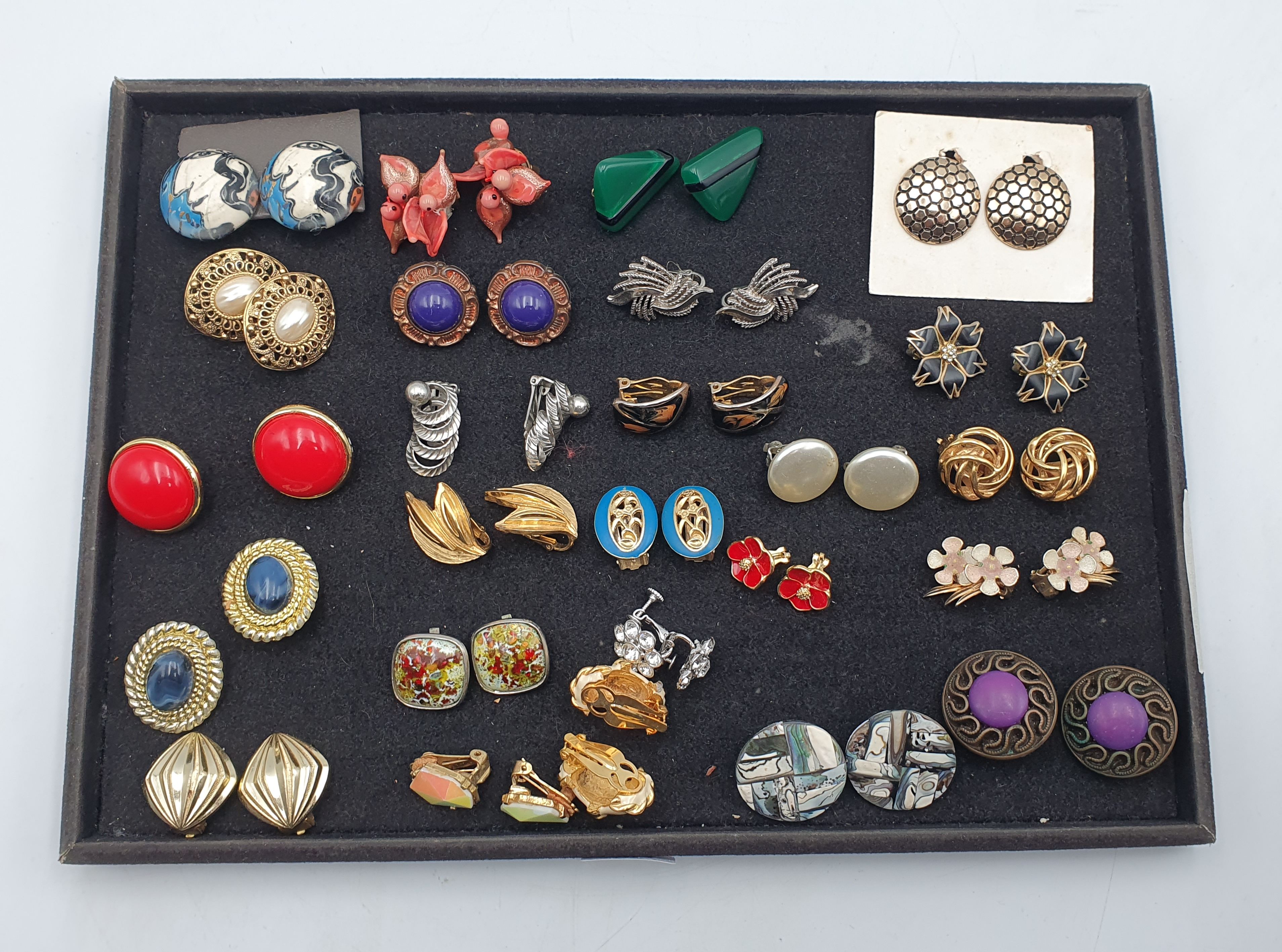 25 PAIRS OF CLIP ON EARRINGS