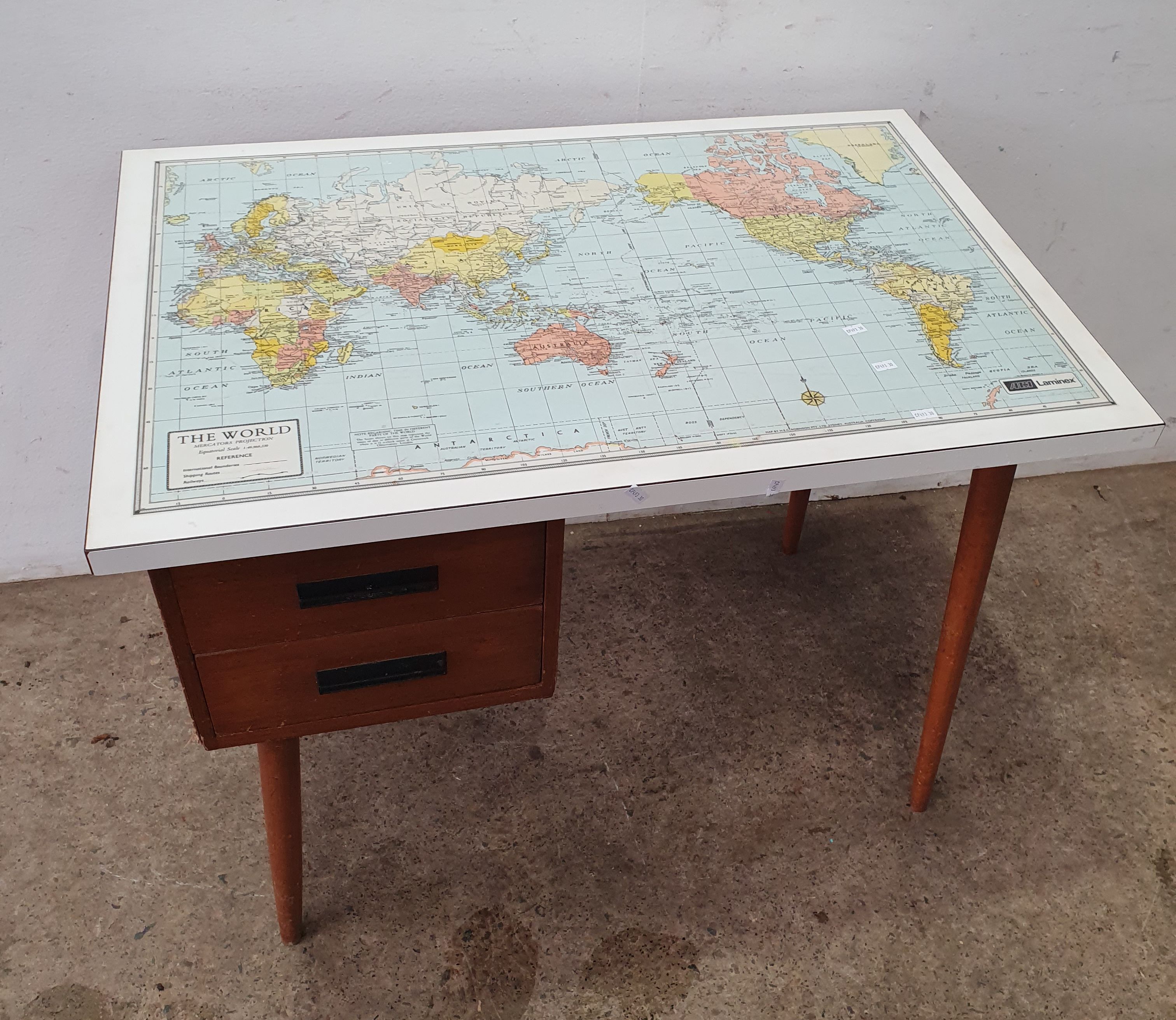 2242 · A MAP TOP KIDS STUDY DESK
