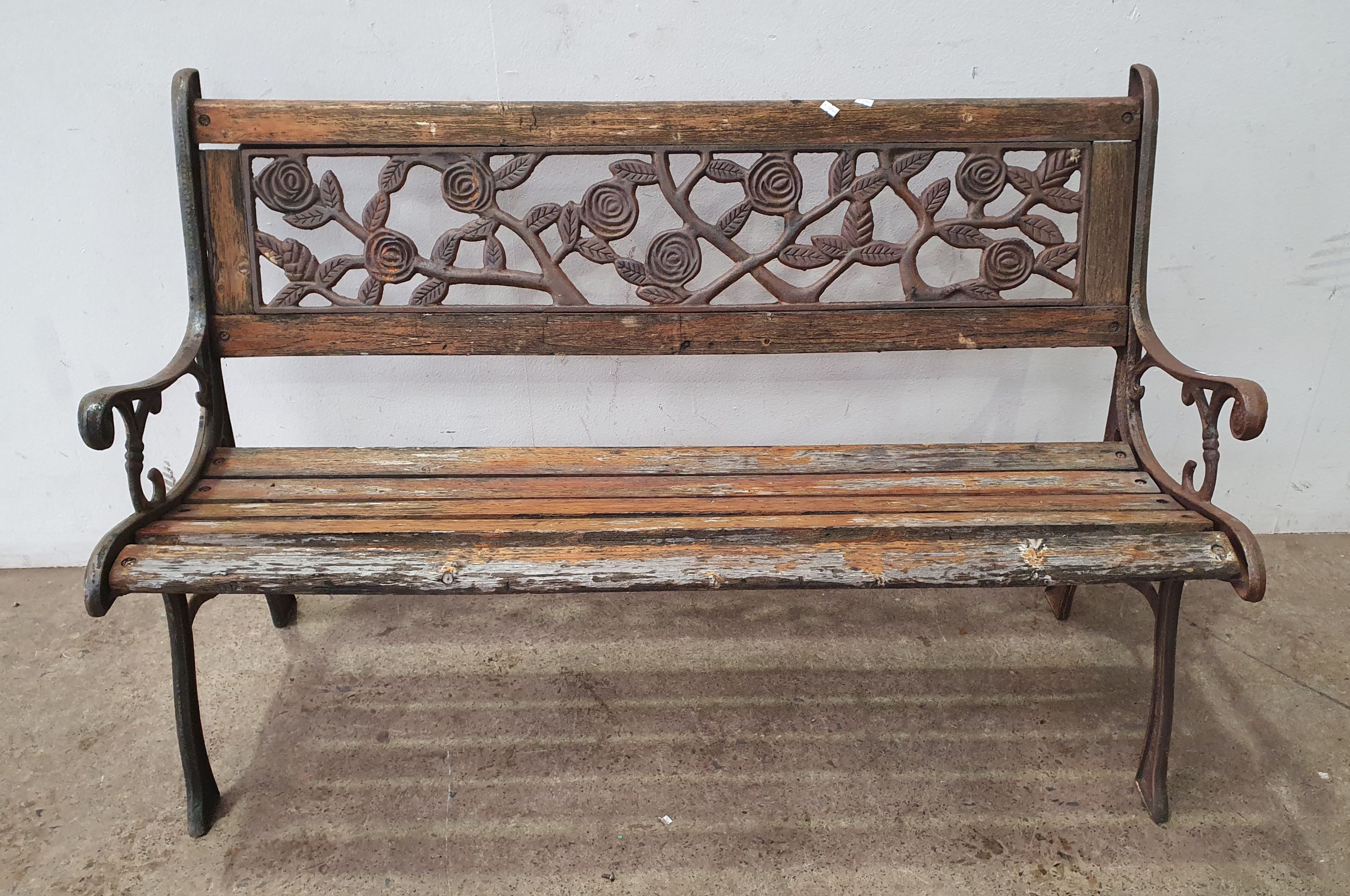 1093 · A CAST IRON AND TIMBER BENCH