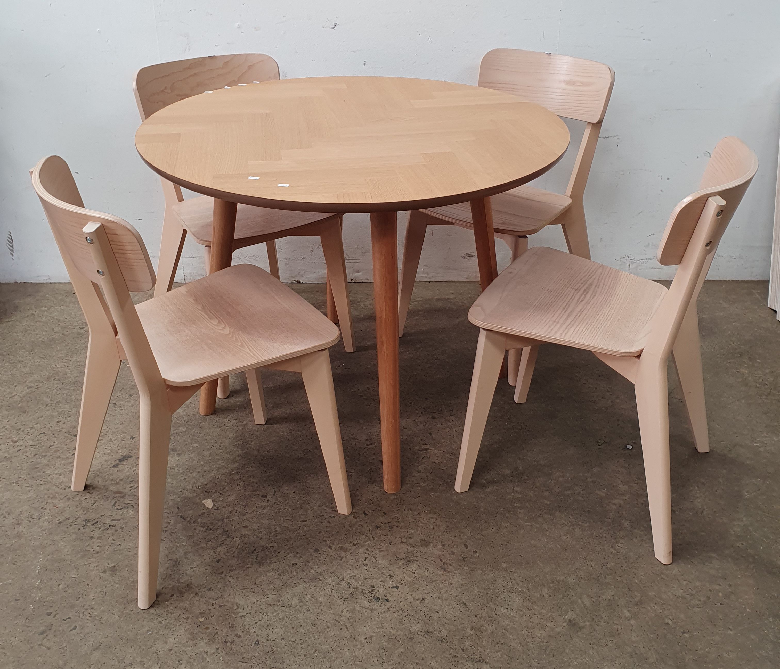 A Contemporary 5 Piece Setting