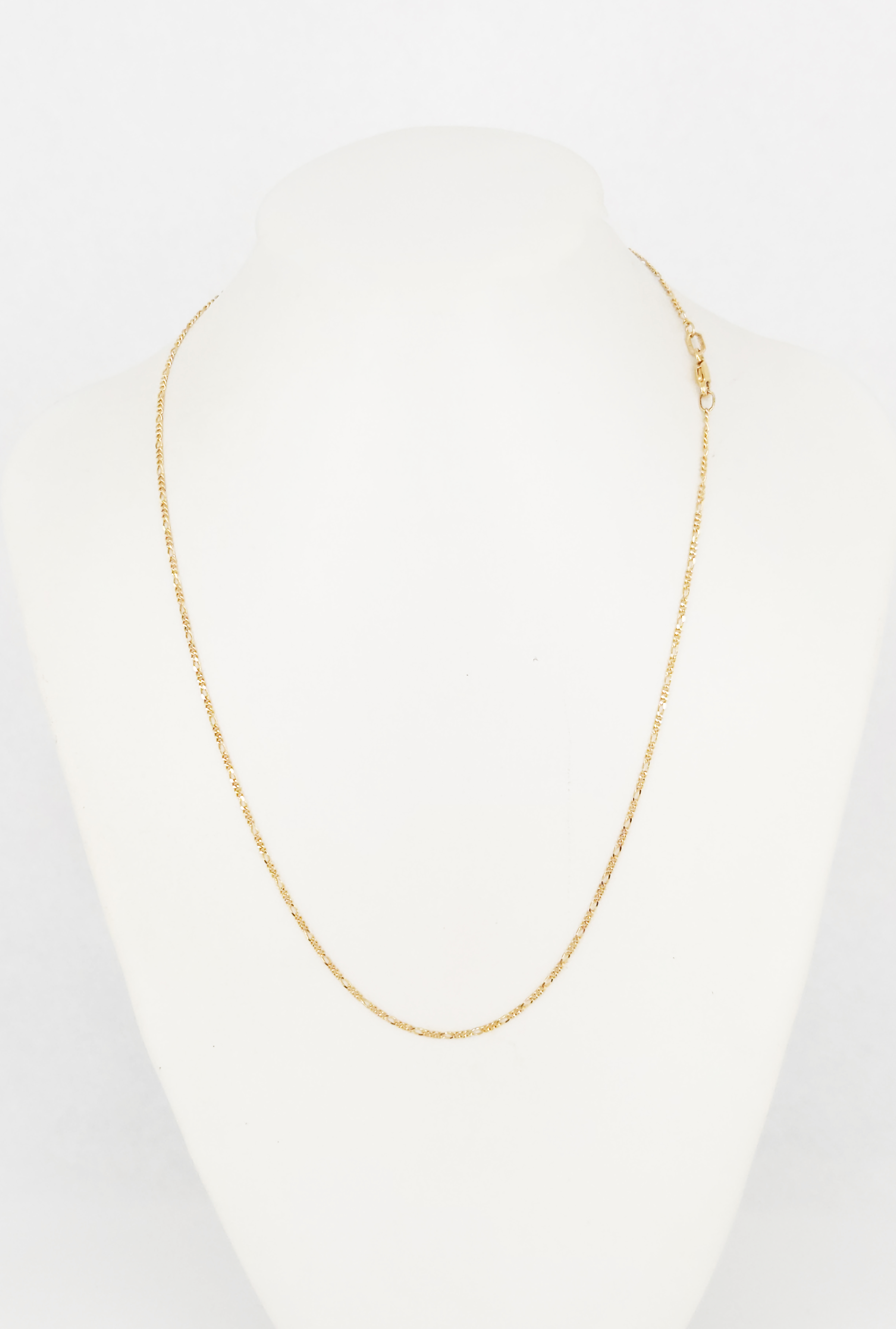 91 · A 9ct YELLOW GOLD FIGARO CHAIN